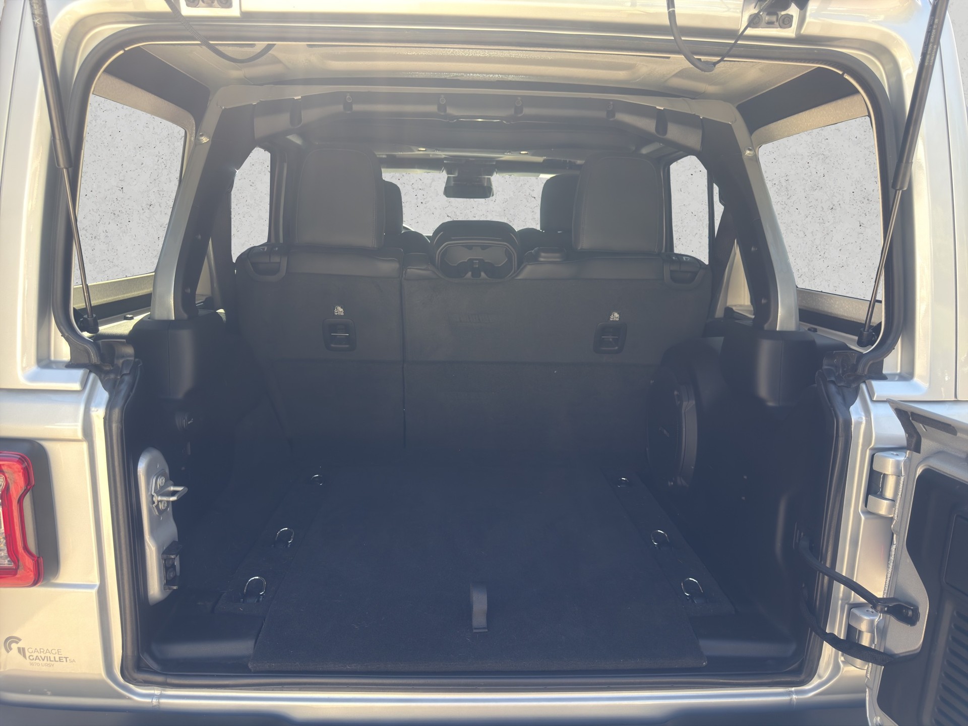 JEEP Wrangler 2.0 Turbo Sahara Unlimited-image-10