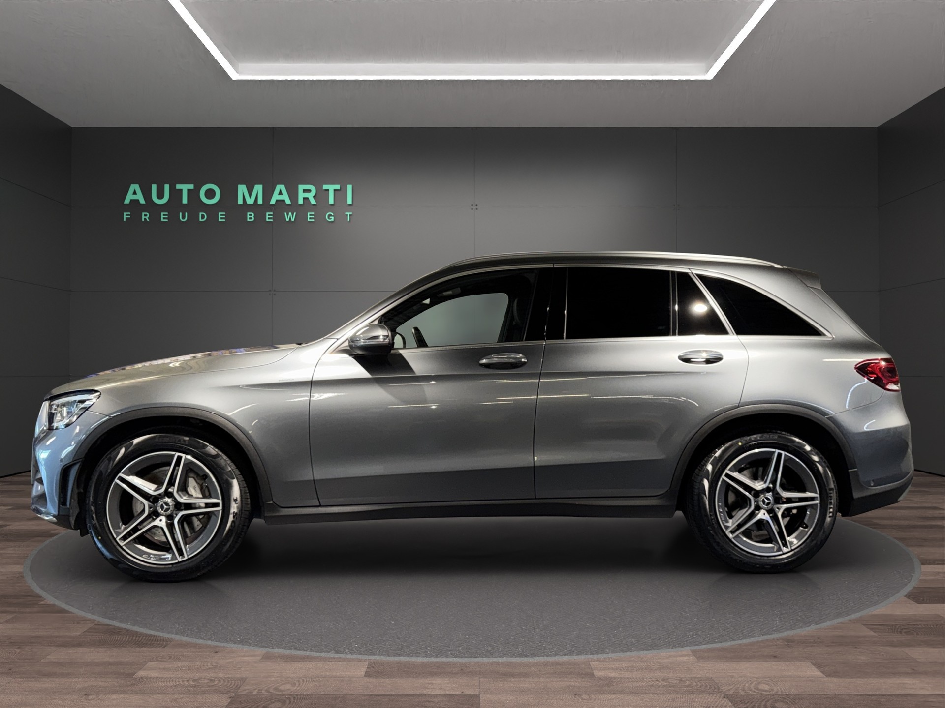 MERCEDES-BENZ GLC 200 AMG Line 4m-image-1