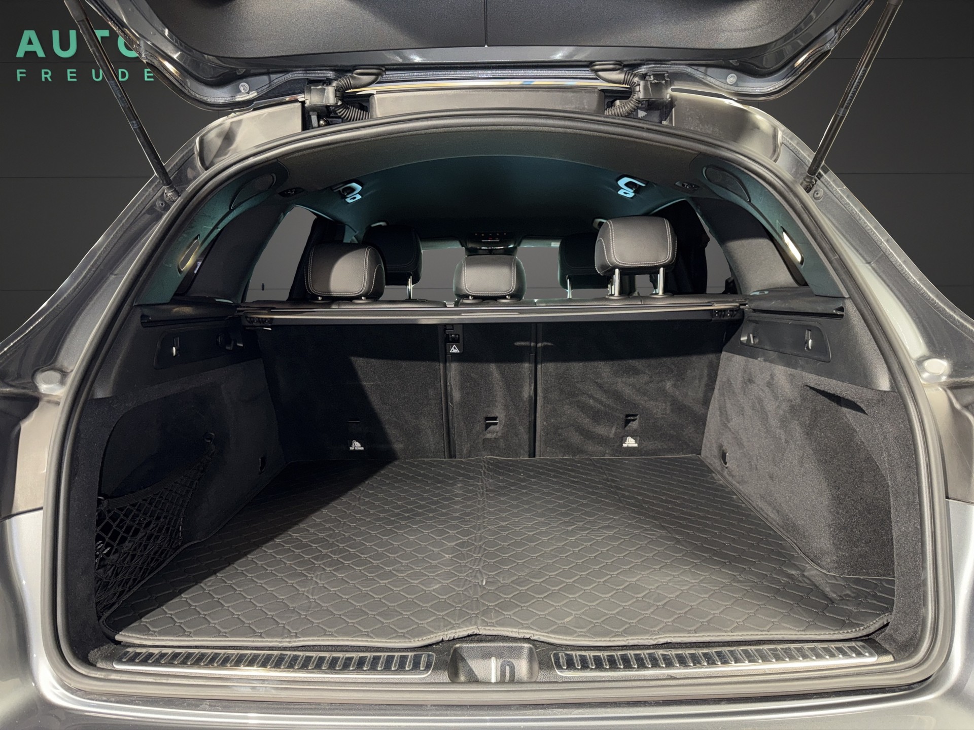 MERCEDES-BENZ GLC 200 AMG Line 4m-image-12