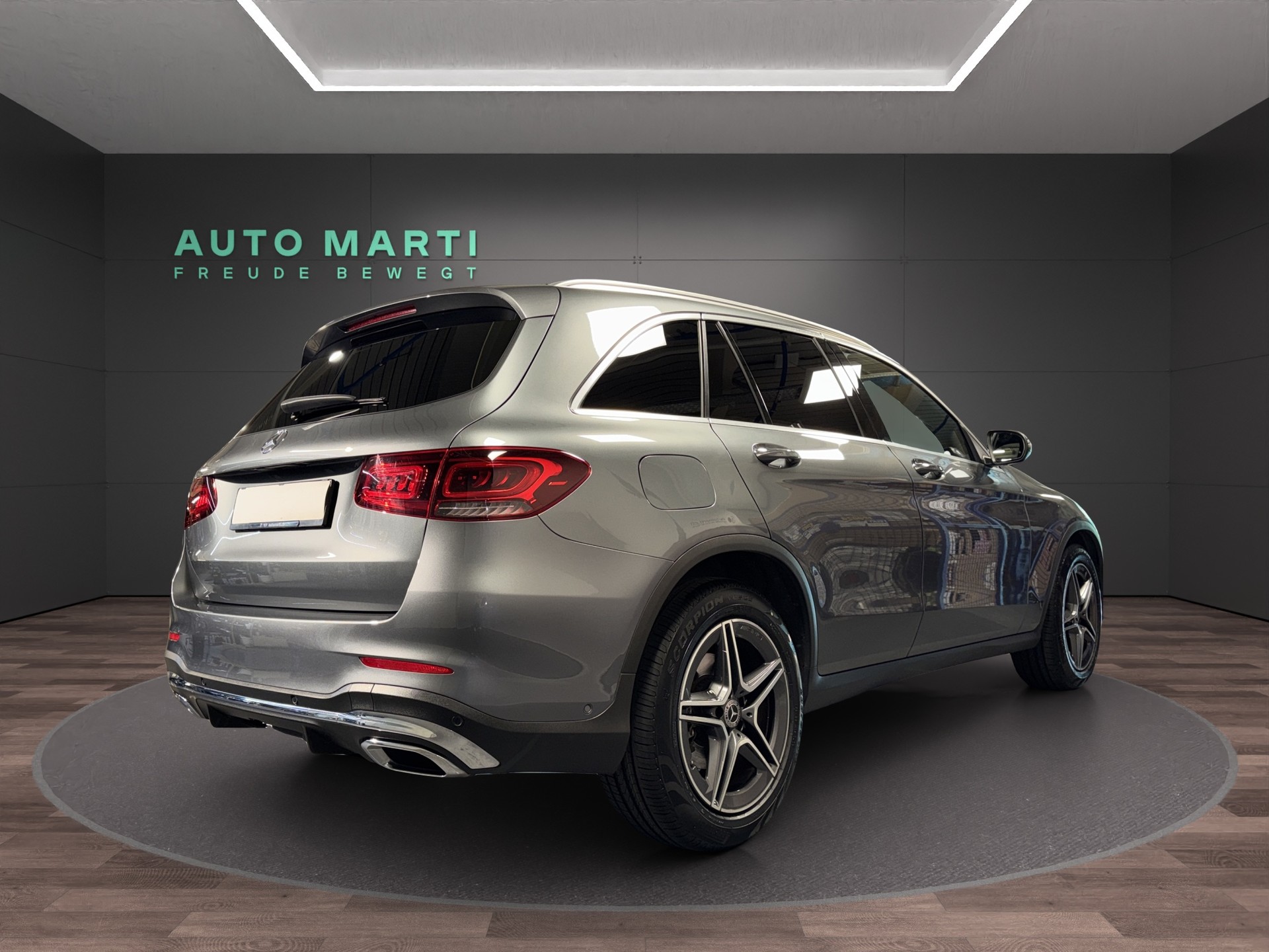 MERCEDES-BENZ GLC 200 AMG Line 4m-showroom-element-3
