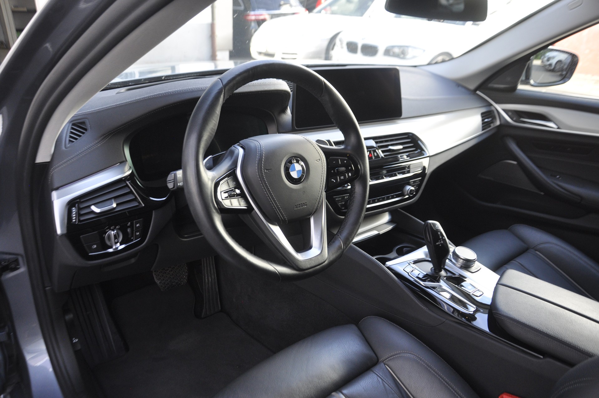 BMW 520d xDrive 48V Touring Luxury Steptronic I Anhängerkupplung-image-5
