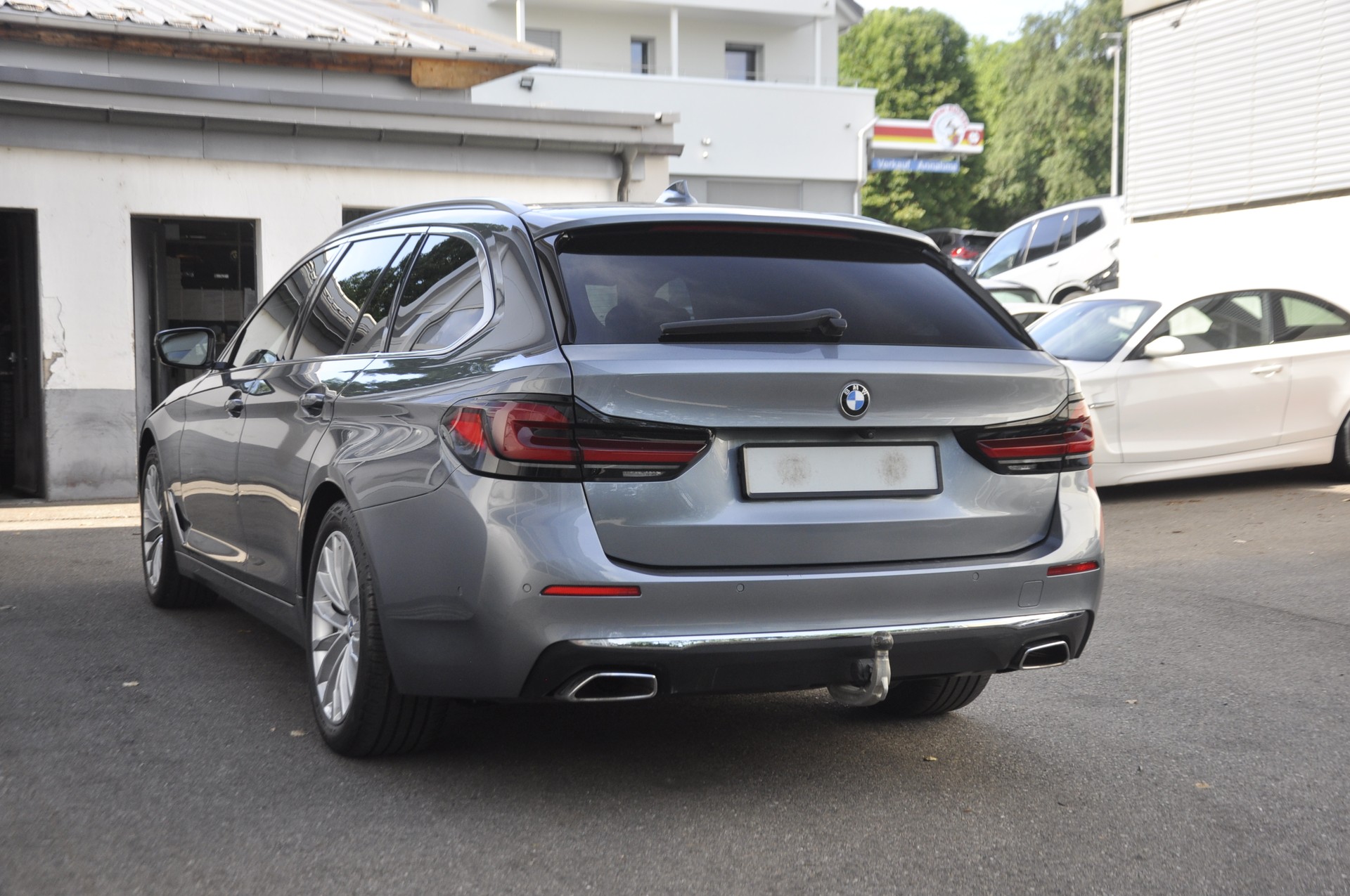 BMW 520d xDrive 48V Touring Luxury Steptronic I Anhängerkupplung-image-15