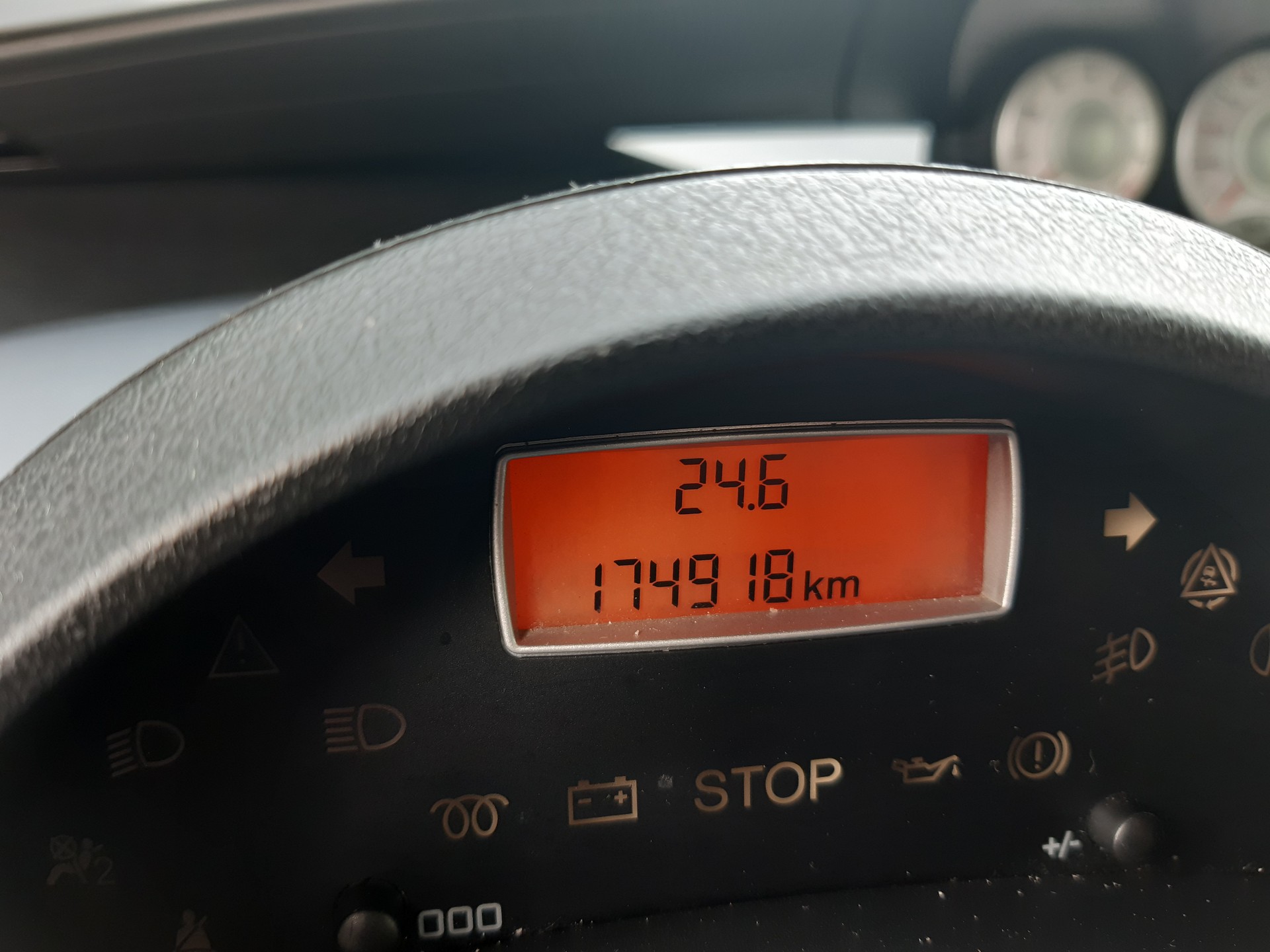 CITROEN C8 2.0 16V Essentiel (X)-image-9