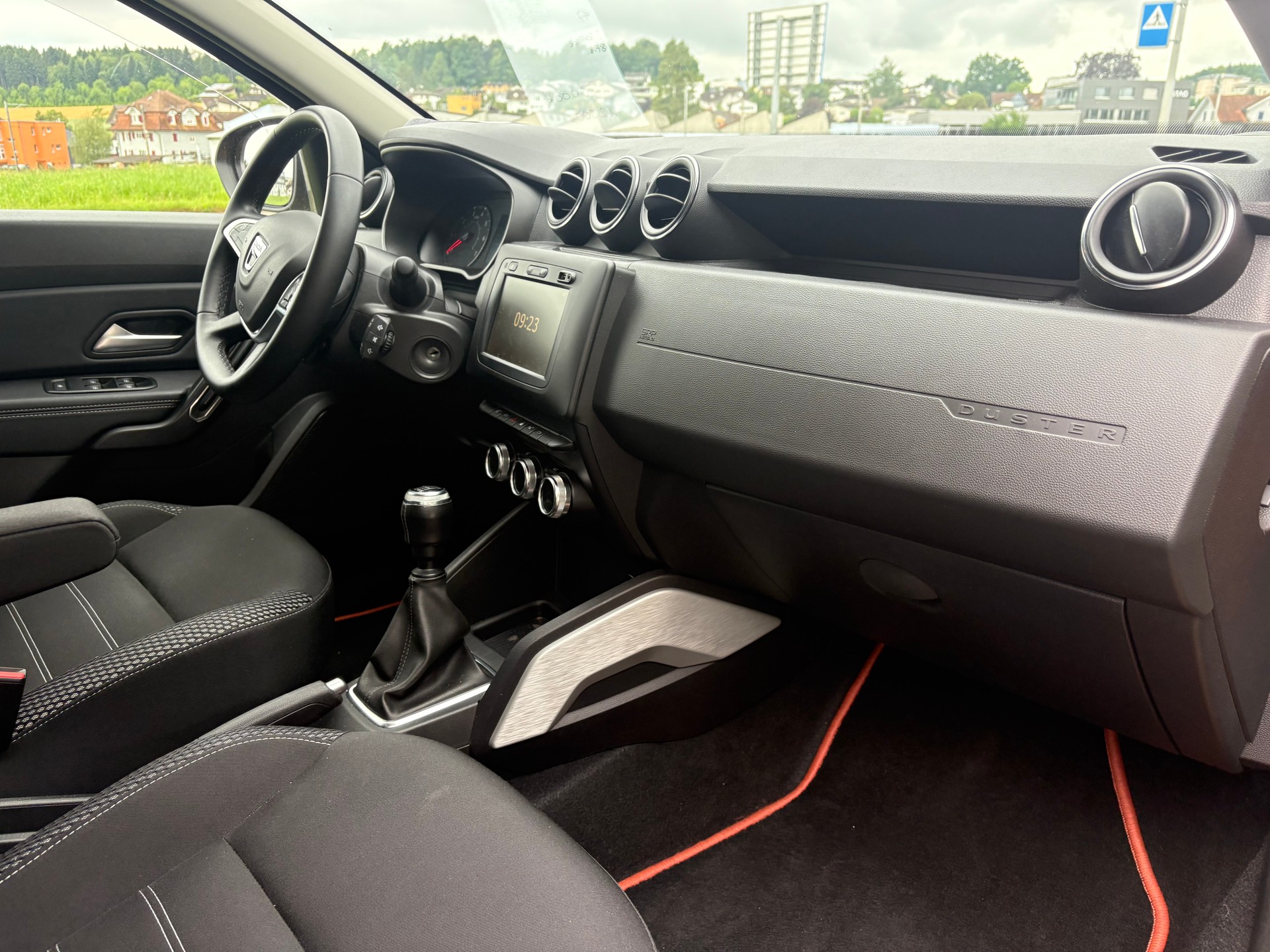 DACIA Duster TCe 130 Celebration 4x2-image-11