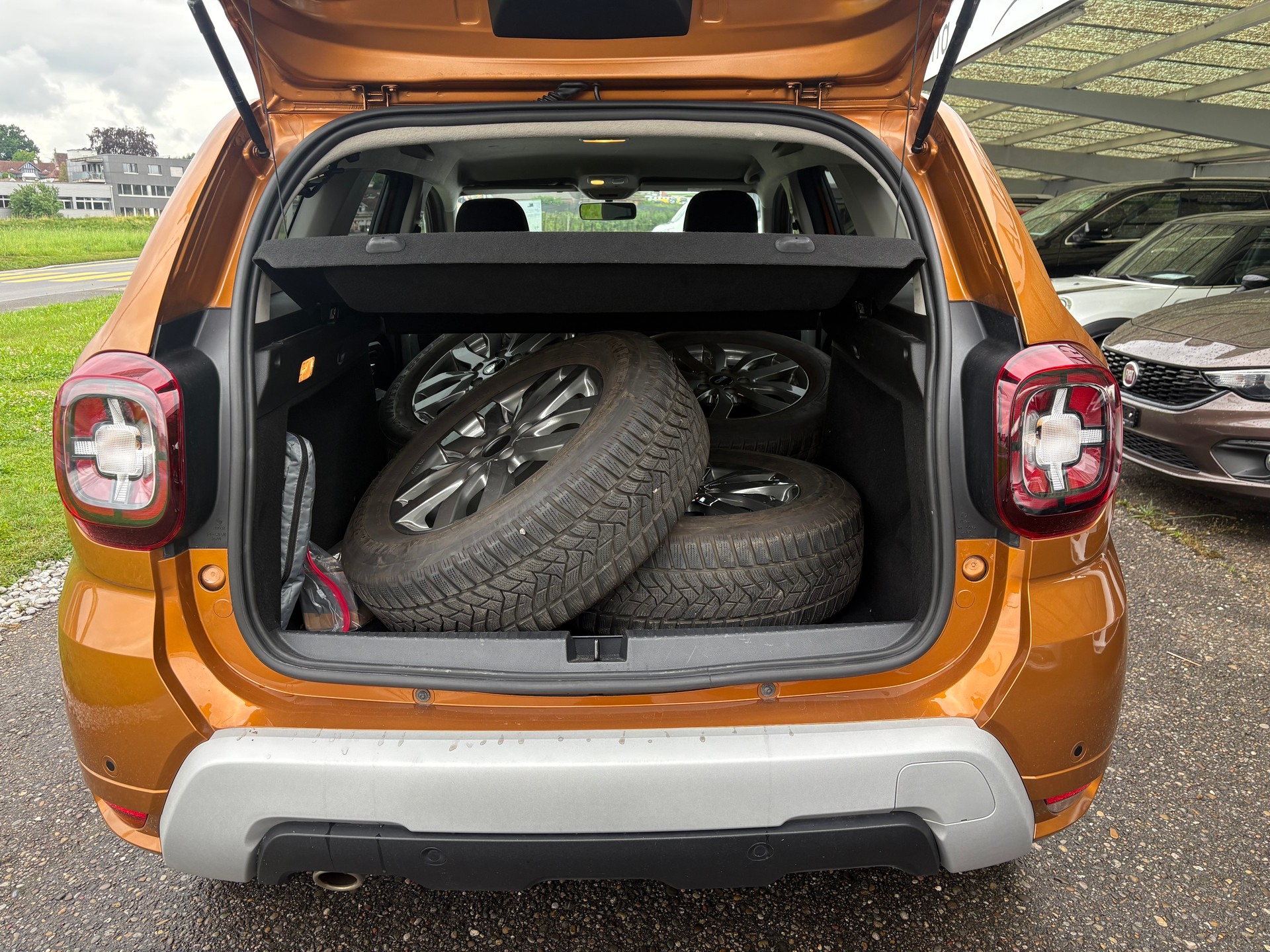 DACIA Duster TCe 130 Celebration 4x2-image-10