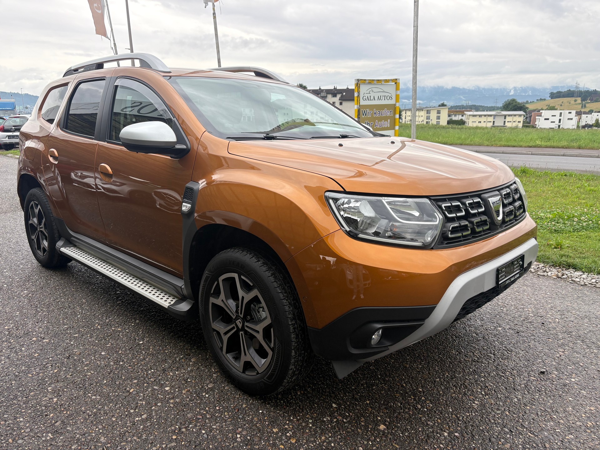 DACIA Duster TCe 130 Celebration 4x2-image-2