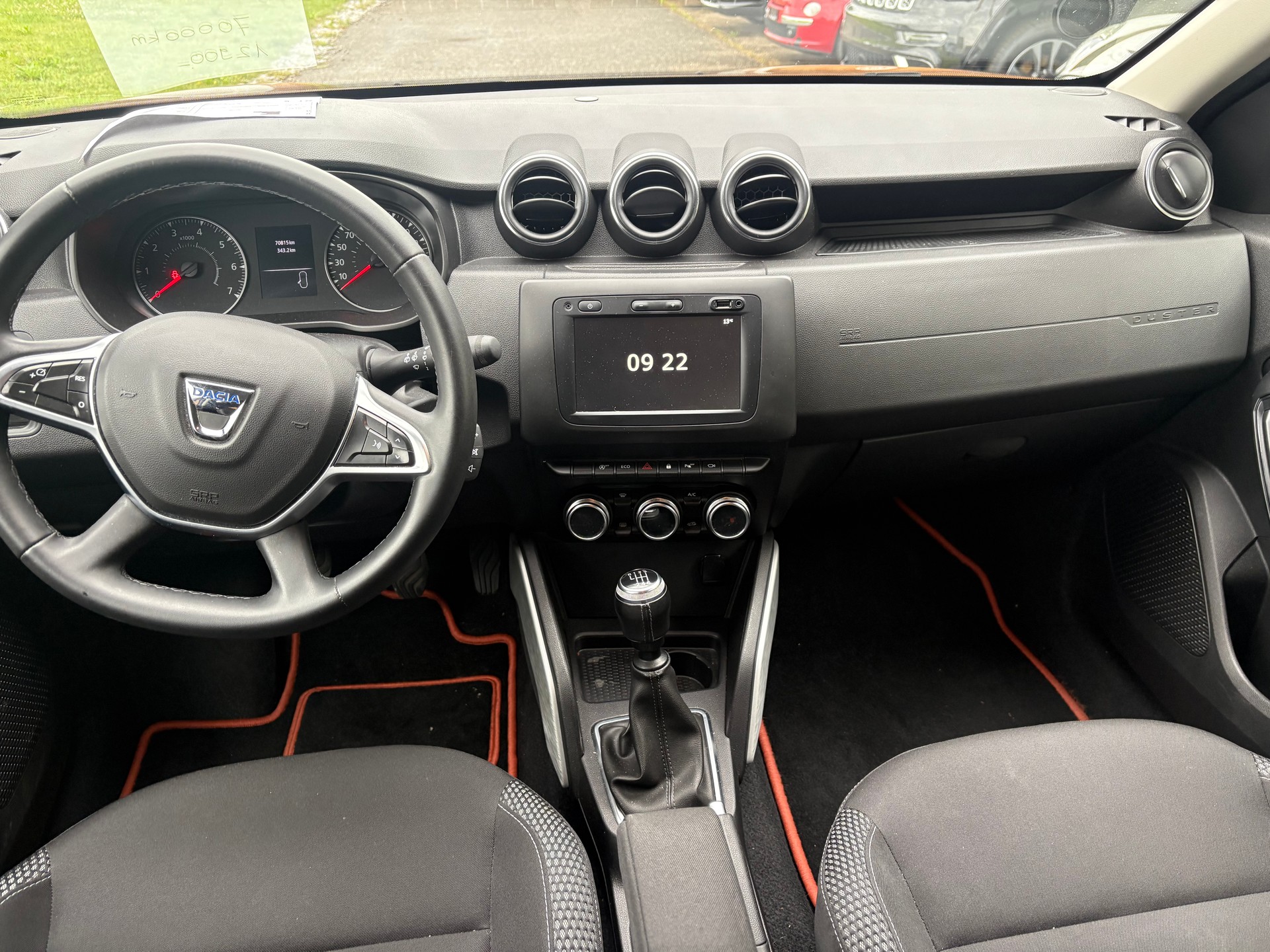 DACIA Duster TCe 130 Celebration 4x2-image-8