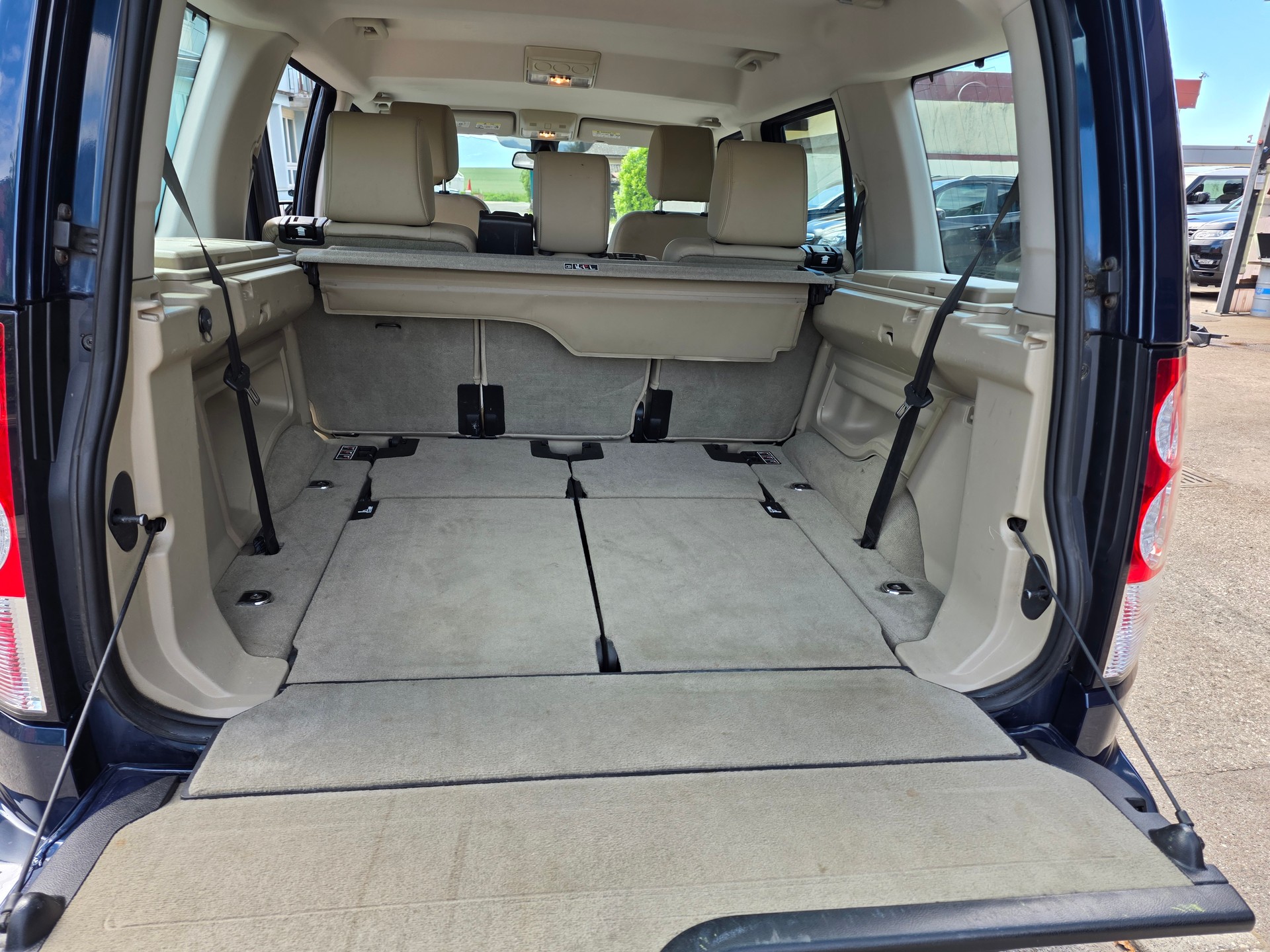 LAND ROVER Discovery 3.0 SDV6 HSE Automatic-image-9