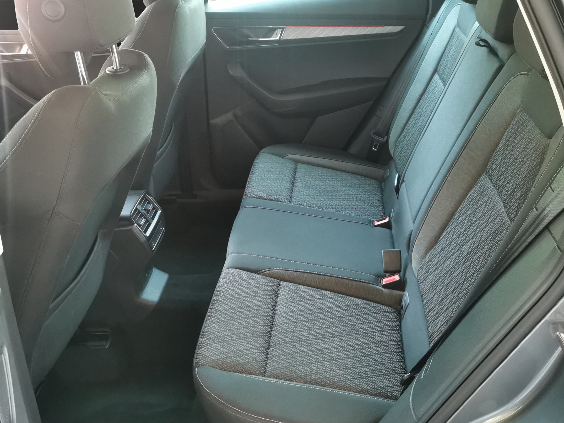 SKODA Karoq 2.0 TDI CR Style 4x4 DSG-image-13