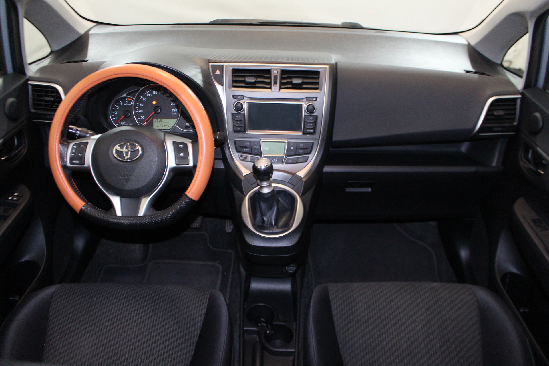 TOYOTA Verso-S 1.4 D-4D Linea Sol-image-12