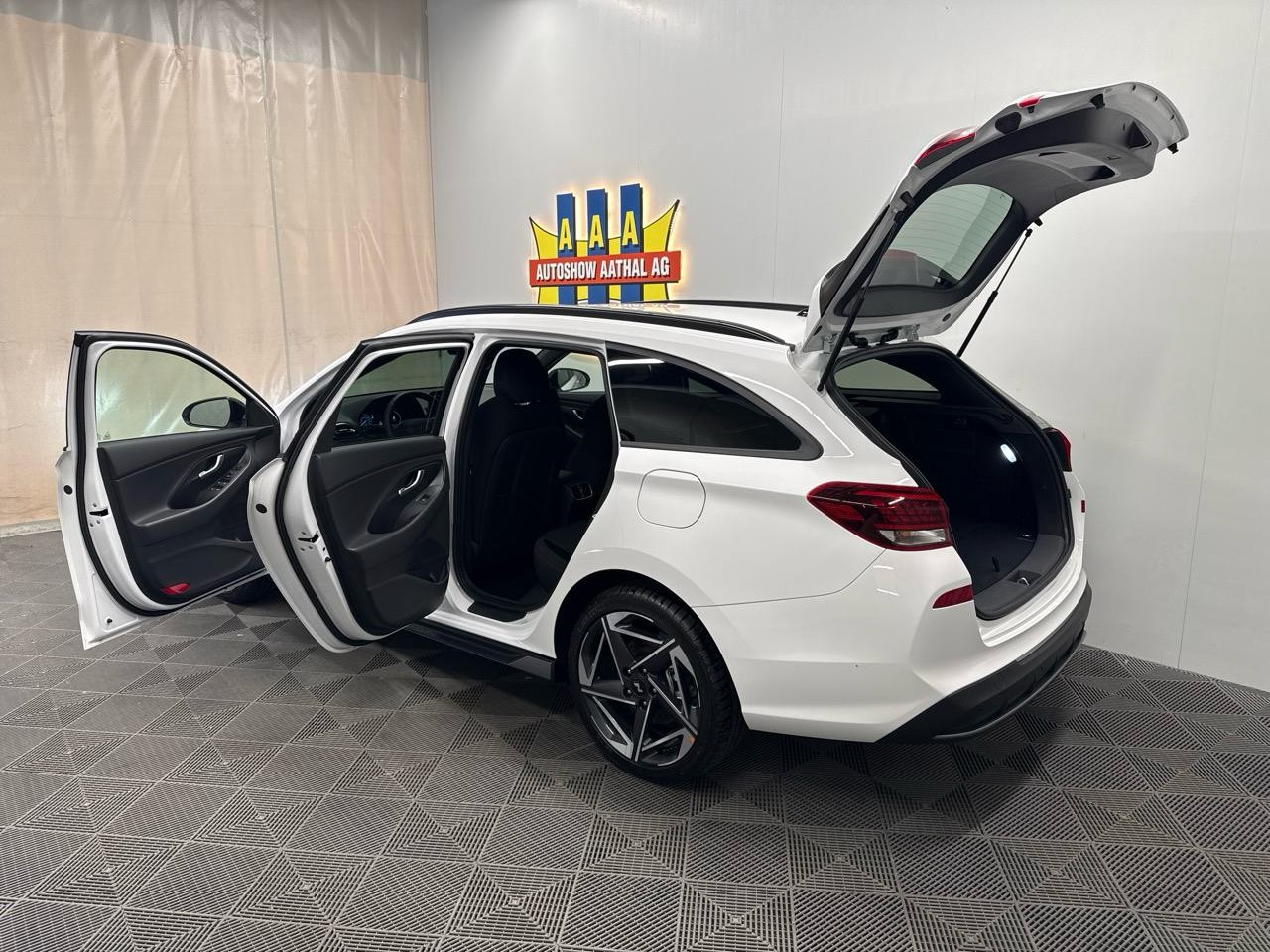 HYUNDAI i30 Wagon 1.5 T-GDi N Line 48V MH DCT-image-13