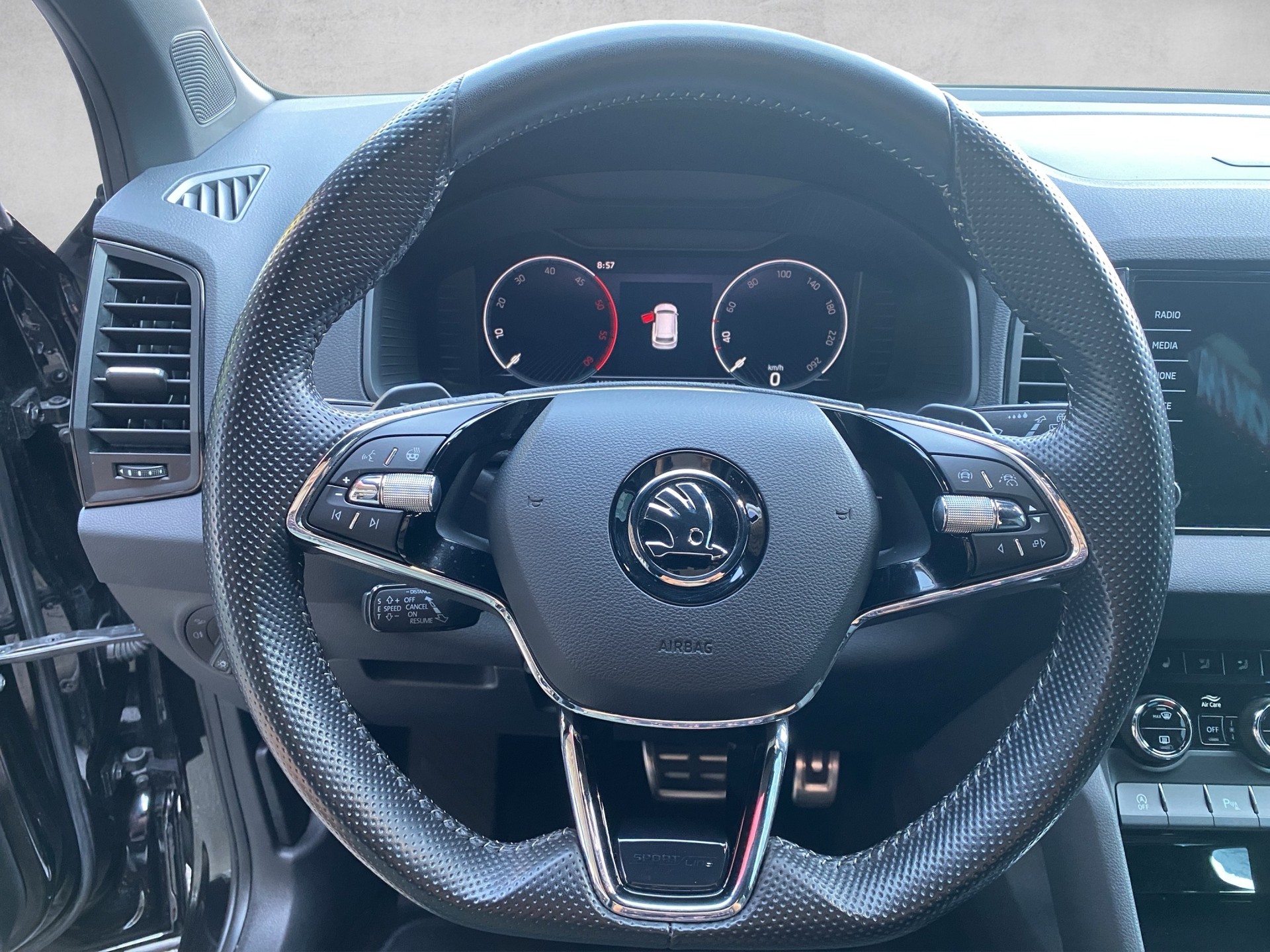 SKODA Karoq 2.0 TDI CR Sport Line 4x4 DSG-image-9