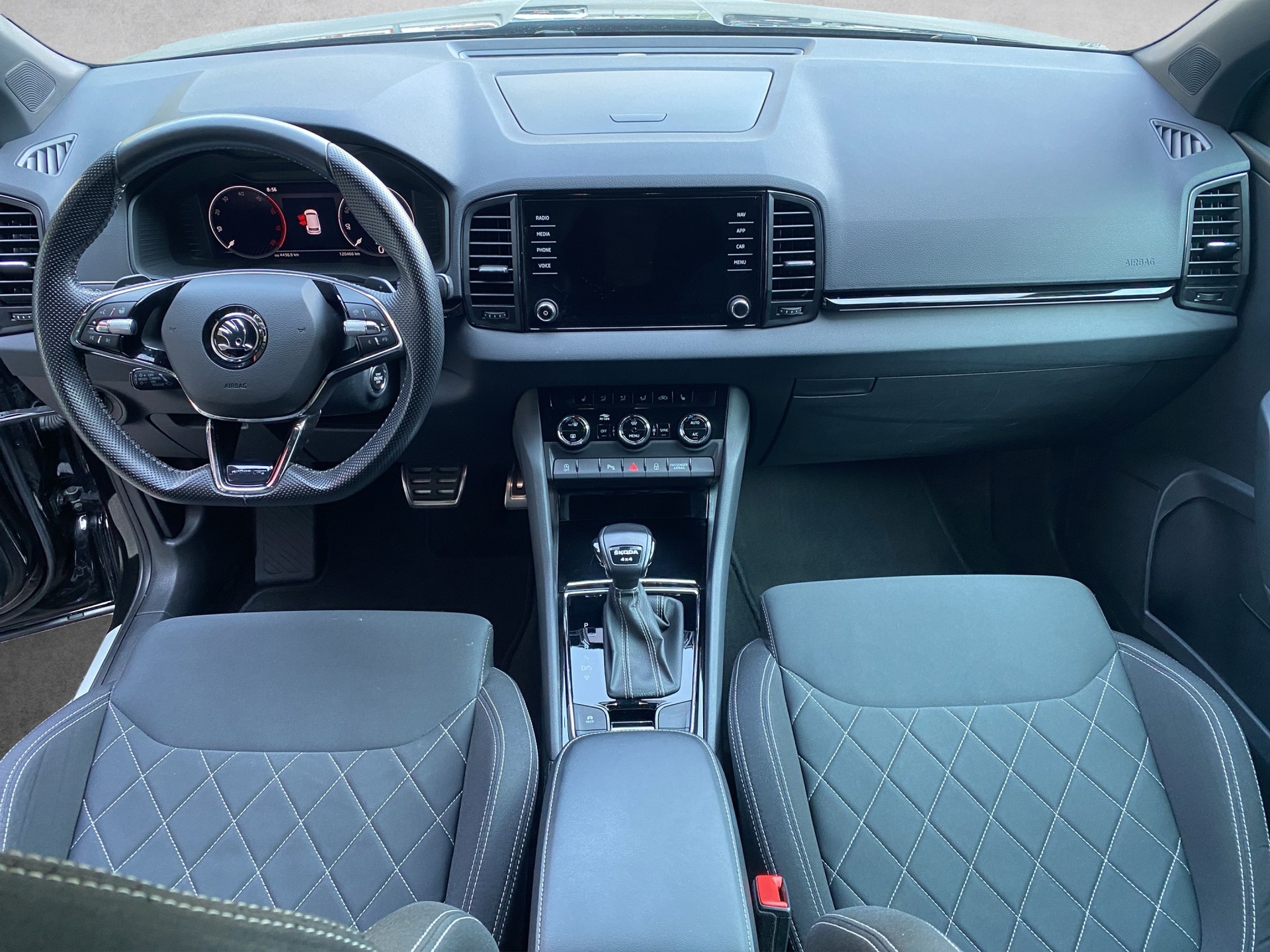 SKODA Karoq 2.0 TDI CR Sport Line 4x4 DSG-image-8