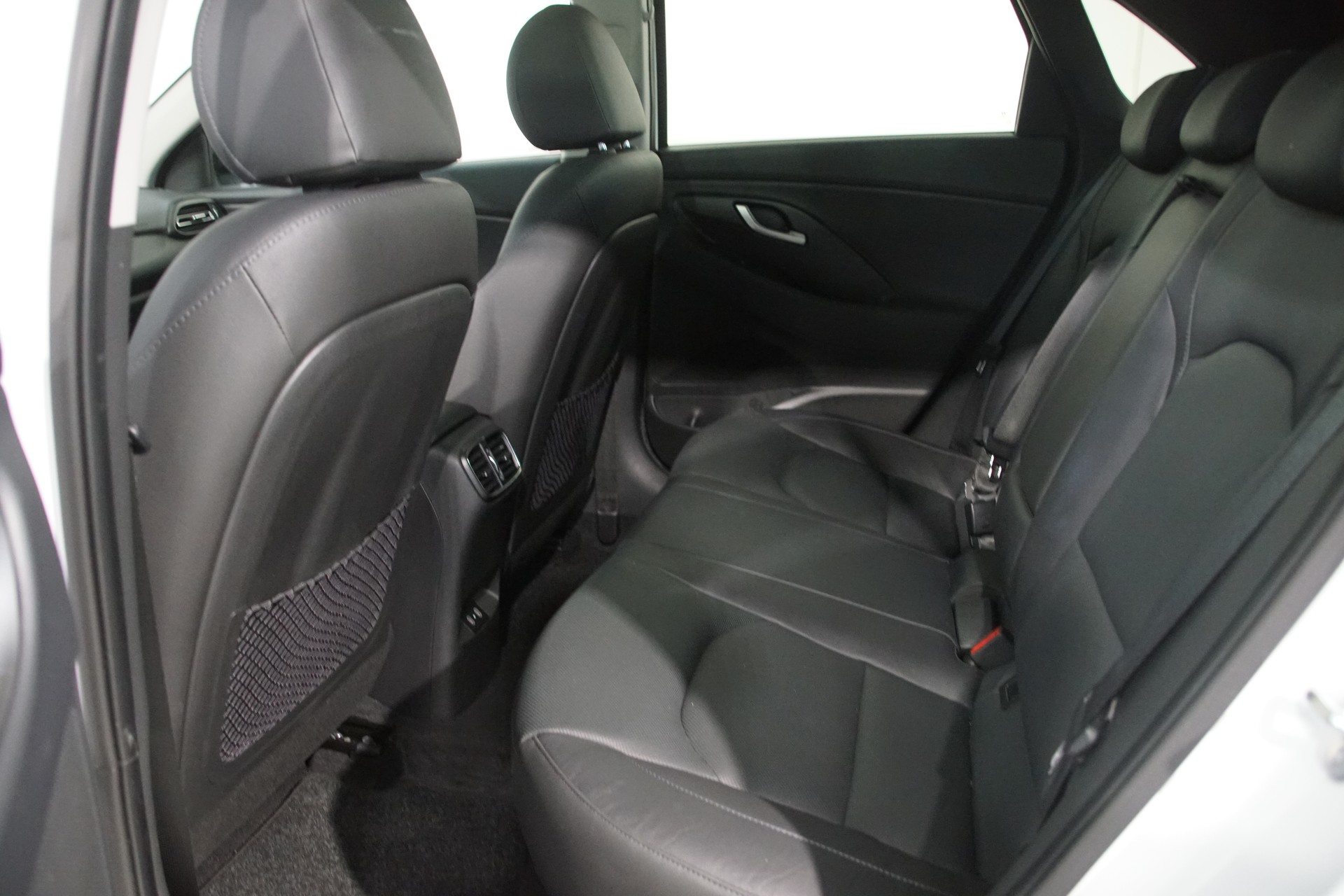 HYUNDAI i30 1.5 T-GDi Vertex 48V MH DCT *swiss*-image-14