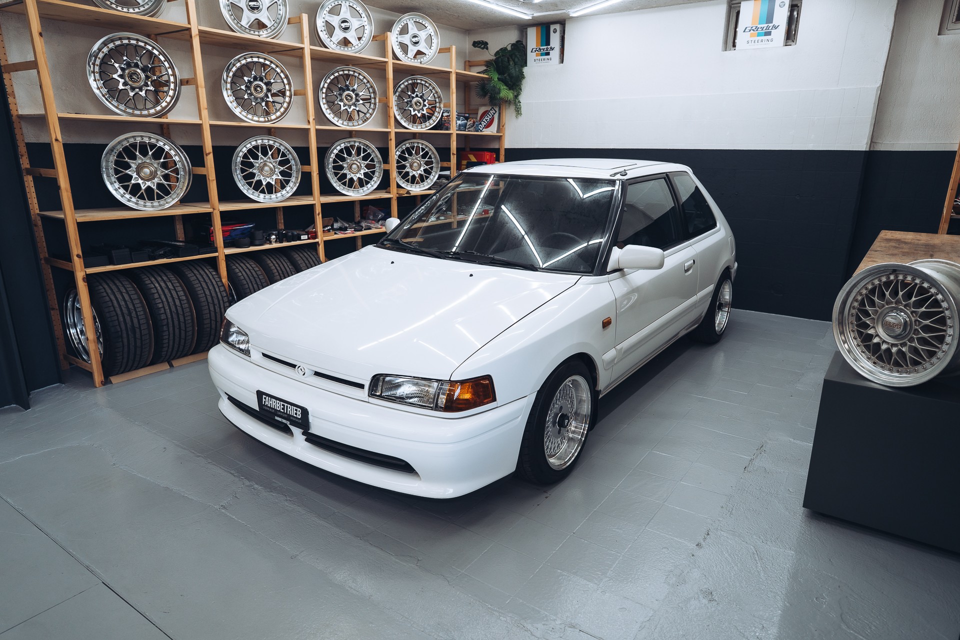 MAZDA 323 1.6i 16V ULTRA-S-image-1