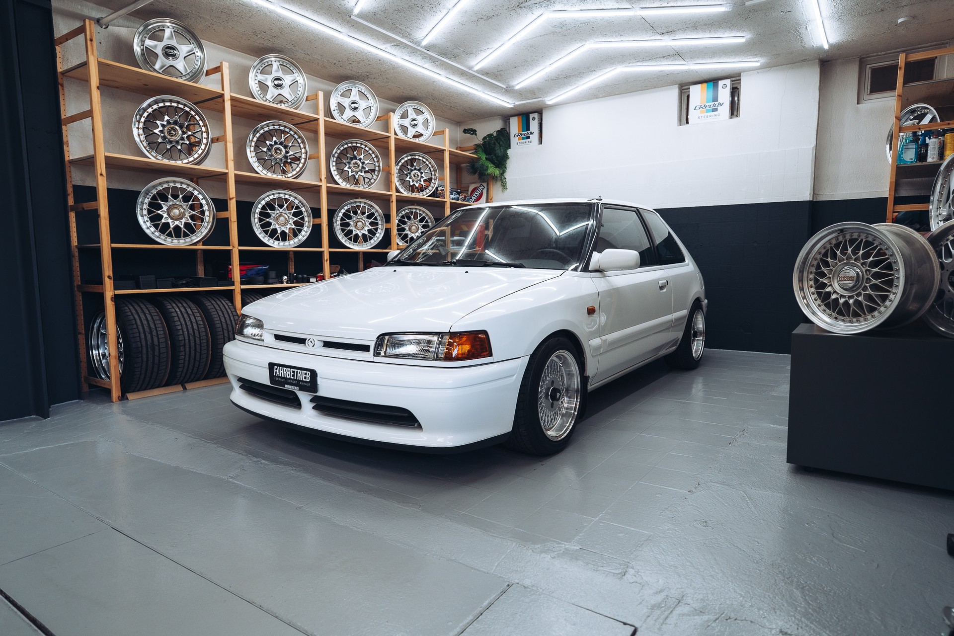 MAZDA 323 1.6i 16V ULTRA-S