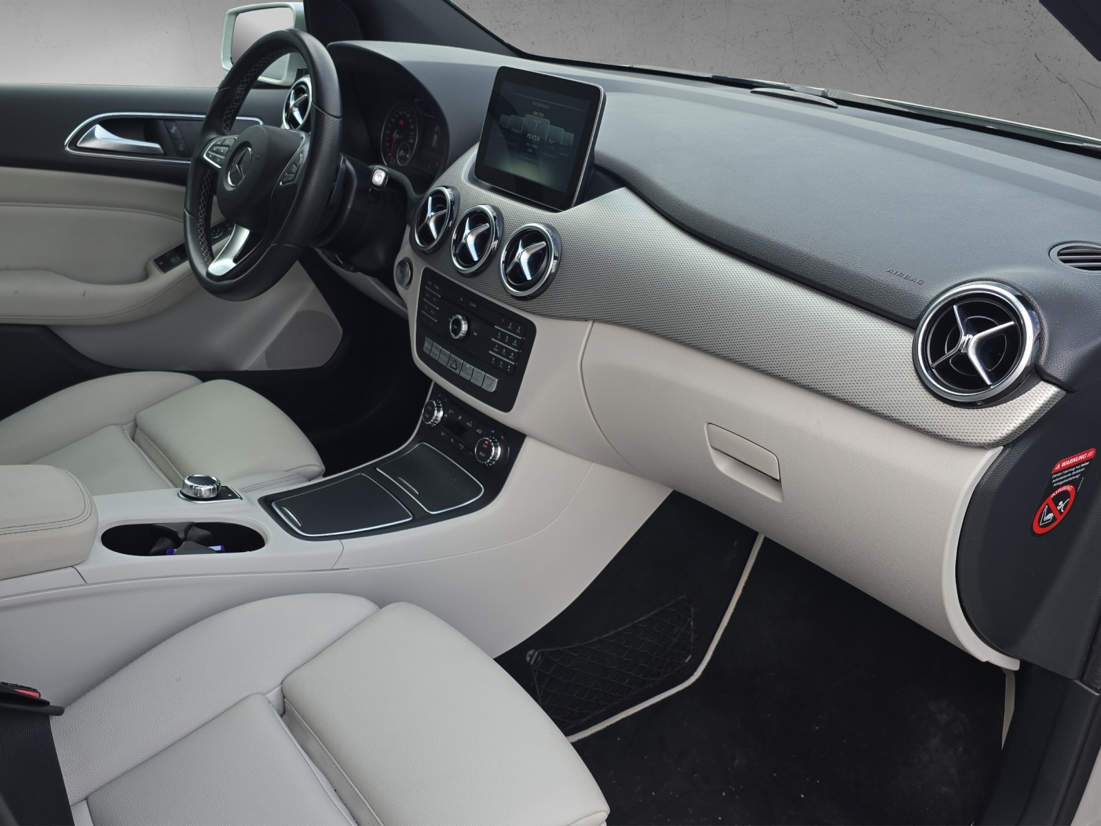 MERCEDES-BENZ B 180 Urban 7G-DCT-showroom-element-1