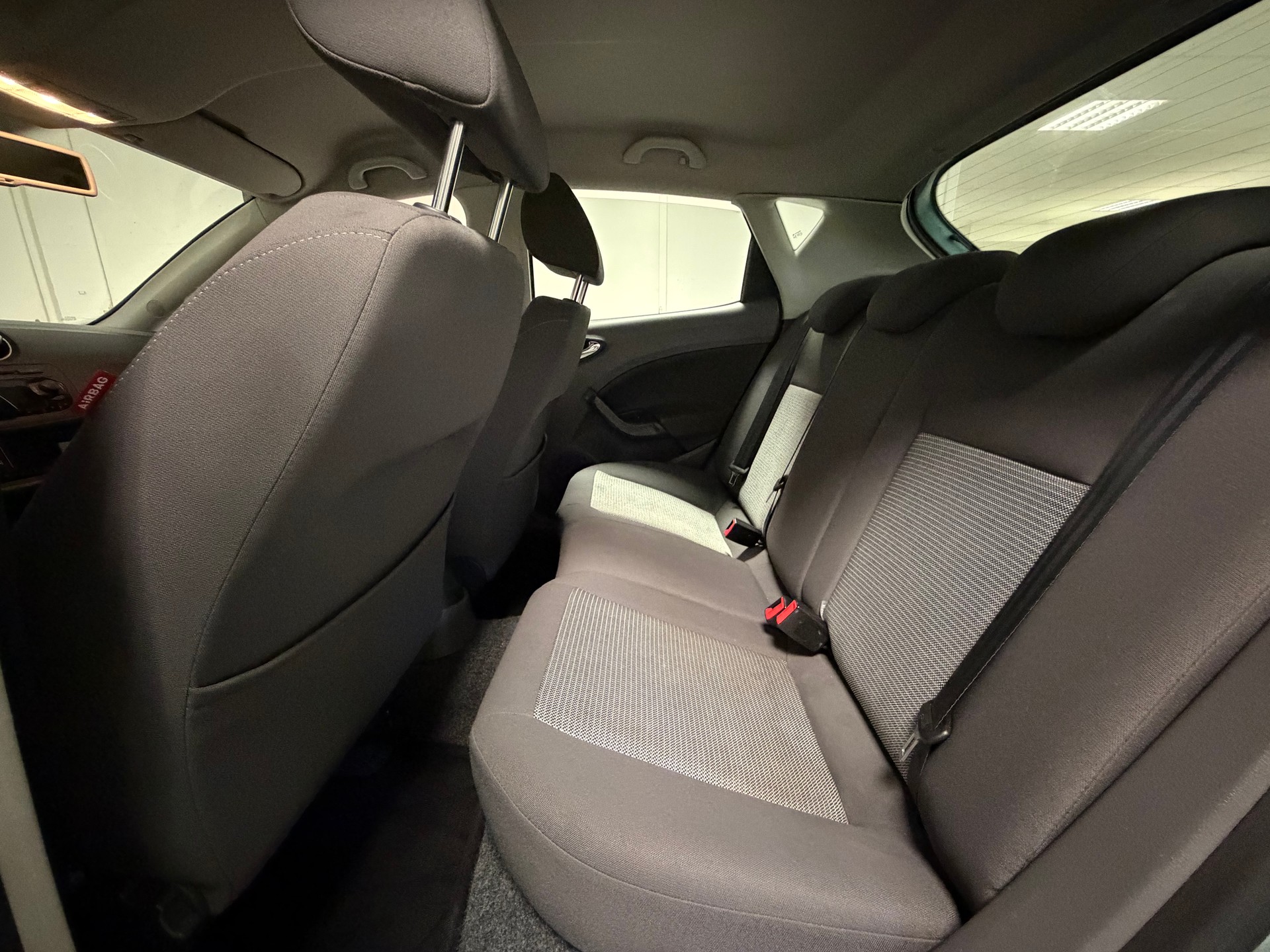 SEAT Ibiza 1.4 Sport-image-17