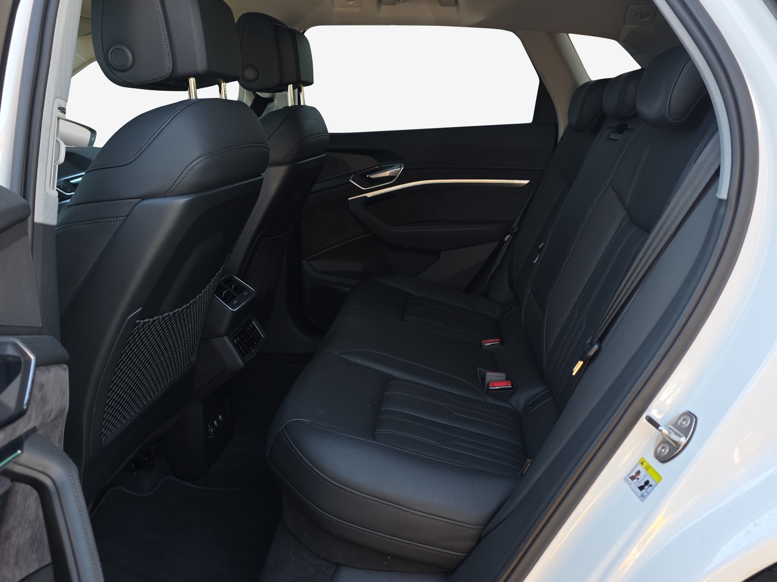 AUDI e-tron 55 Advanced quattro-image-12