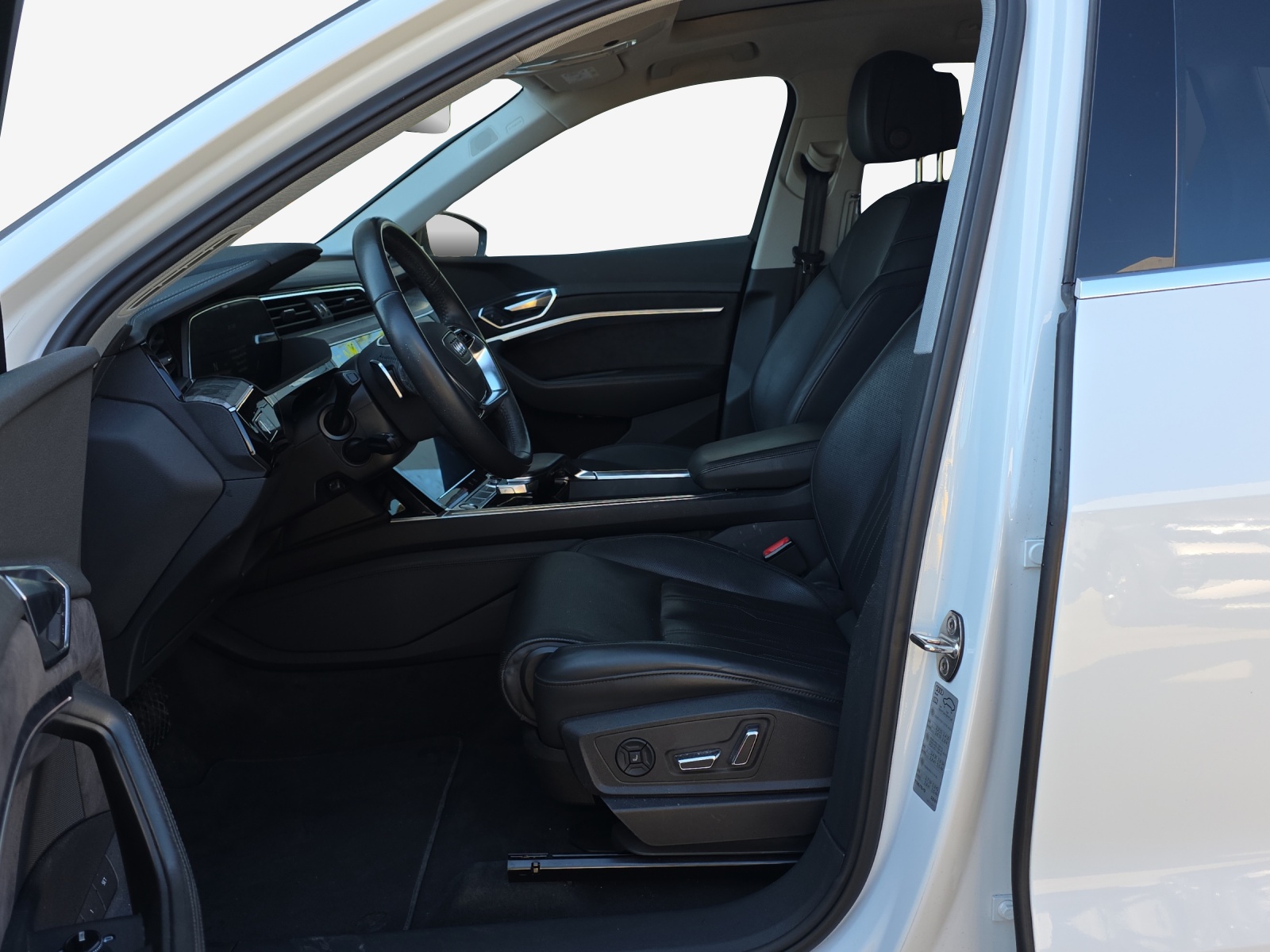 AUDI e-tron 55 Advanced quattro-image-8