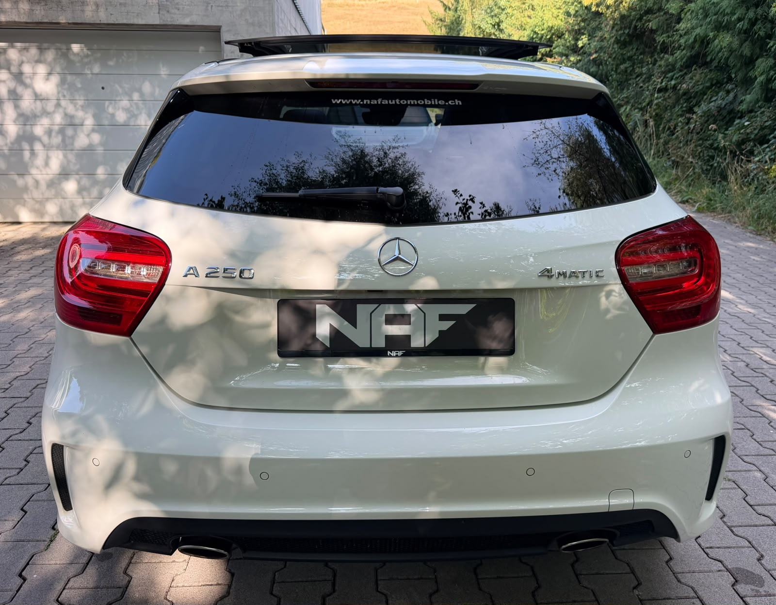 MERCEDES-BENZ A 250 AMG Line 4Matic 7G-DCT-showroom-element-3