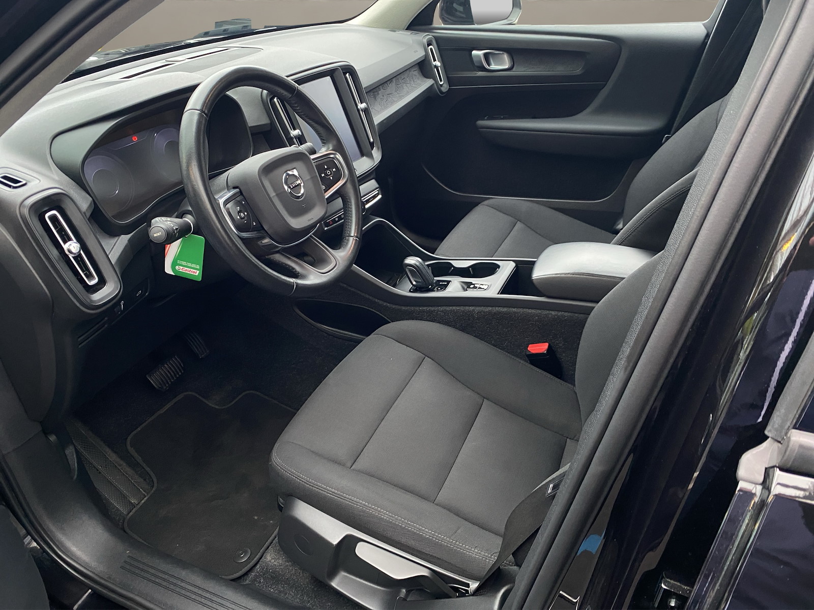 VOLVO XC40 1.5 T3 Momentum Light-image-8