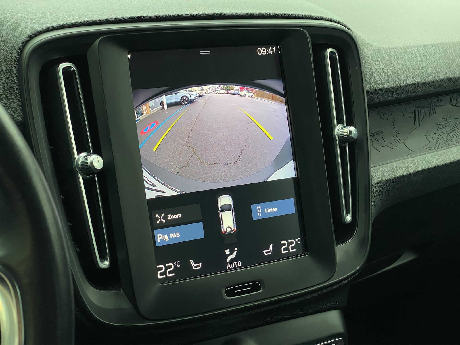 VOLVO XC40 1.5 T3 Momentum Light-image-13