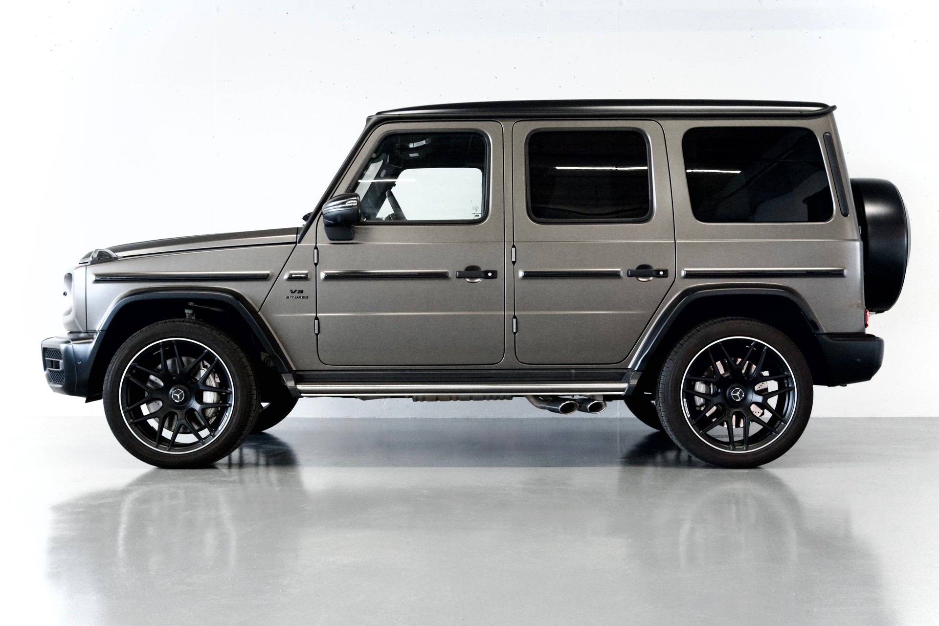 MERCEDES-BENZ G 63 AMG | SONDERLACKIERUNG AMG | CARBON PAKET-showroom-element-1