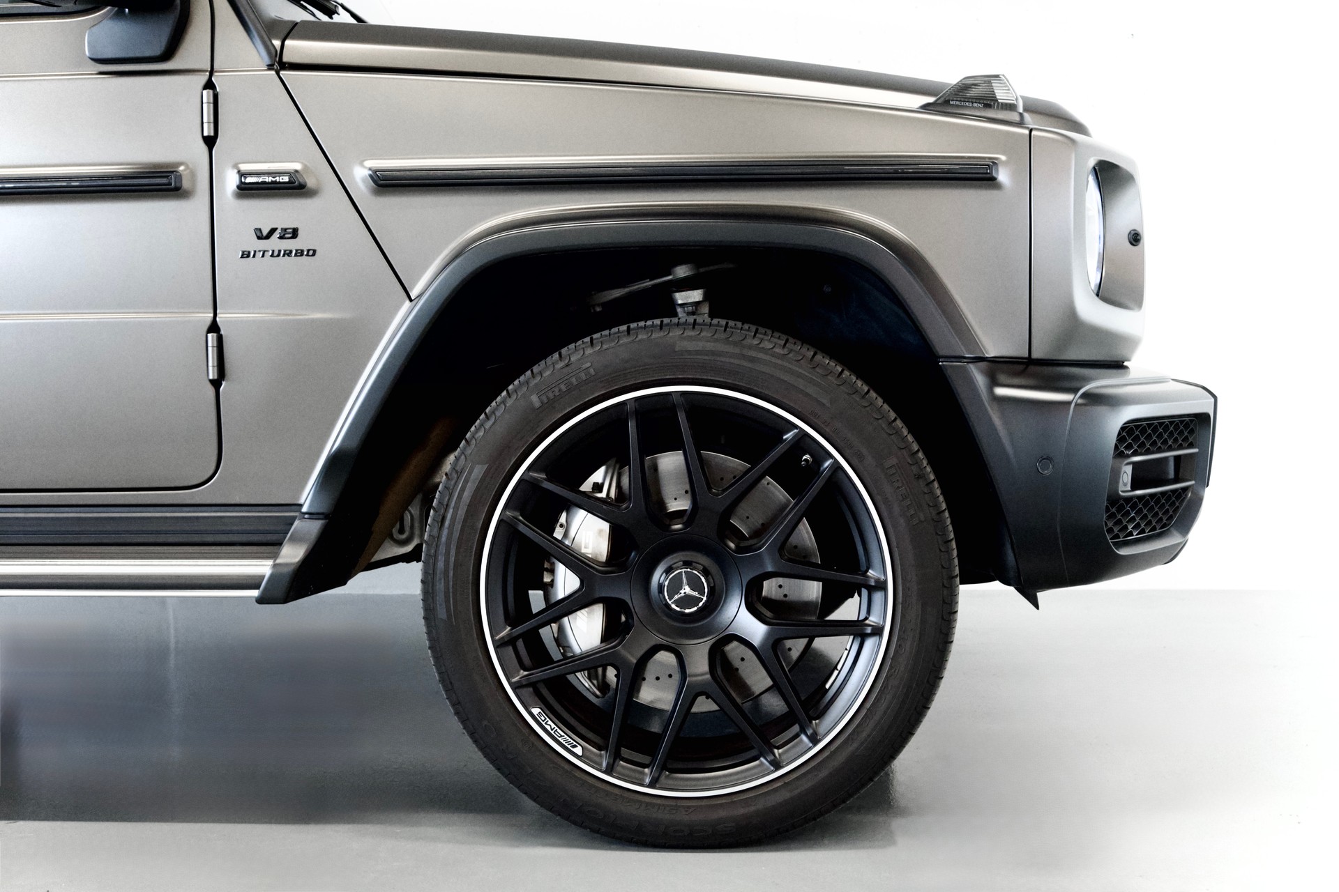 MERCEDES-BENZ G 63 AMG | SONDERLACKIERUNG AMG | CARBON PAKET-showroom-element-3
