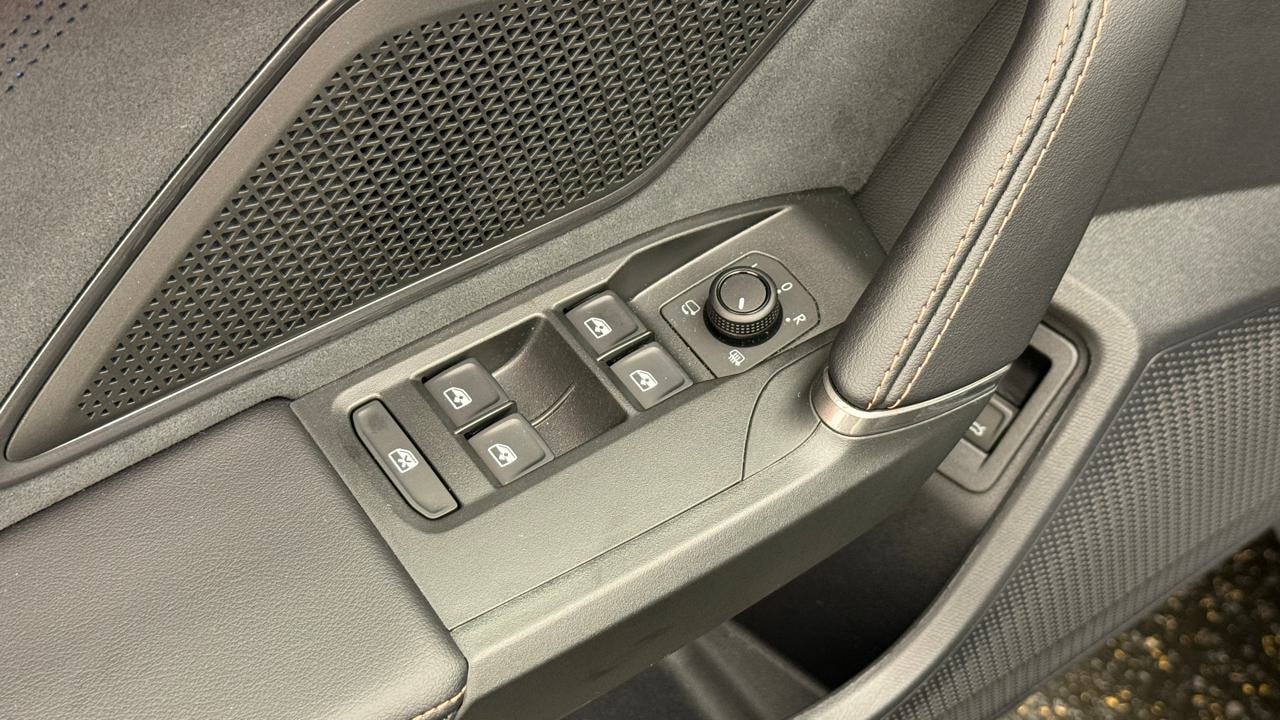 CUPRA Formentor 1.5 e-HYBRID pHEV VZ Black Edition-image-8