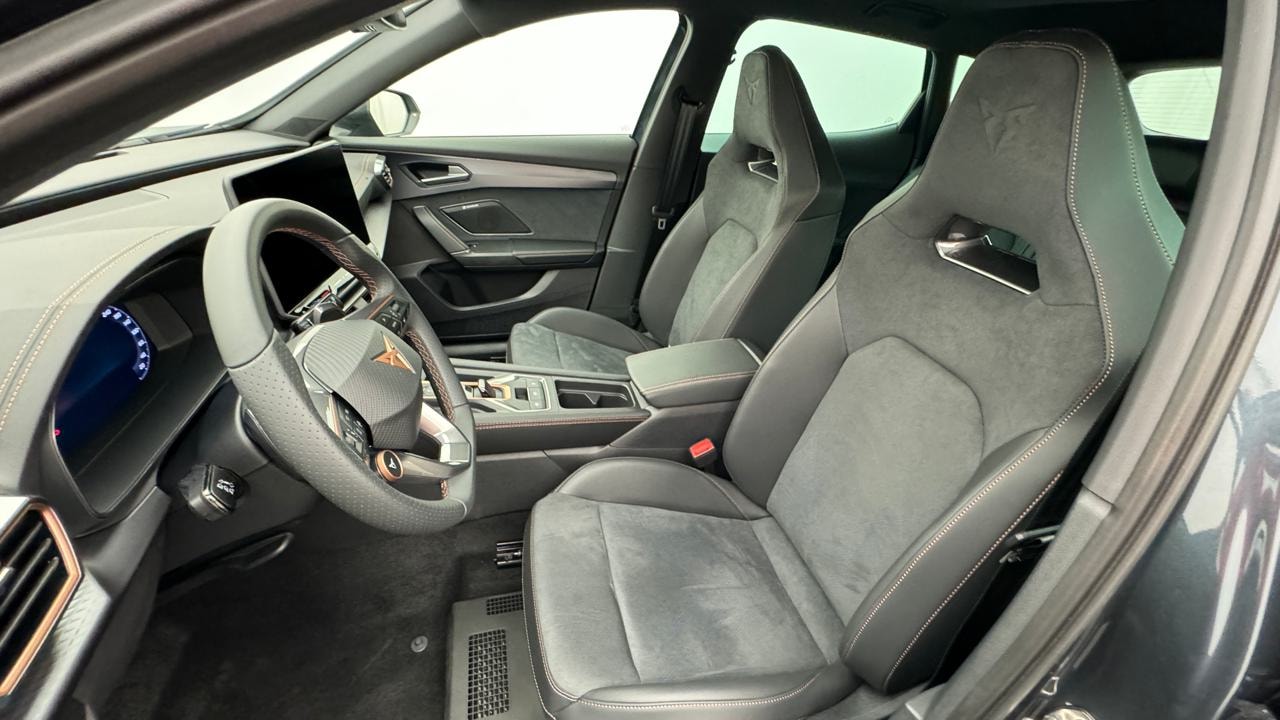 CUPRA Formentor 1.5 e-HYBRID pHEV VZ Black Edition-image-4