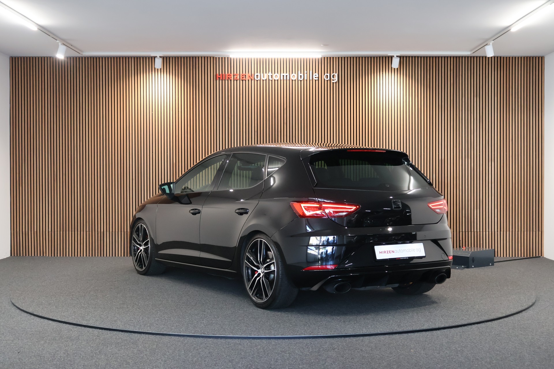 SEAT Leon 2.0 TSI Cupra 300 DSG-showroom-element-2