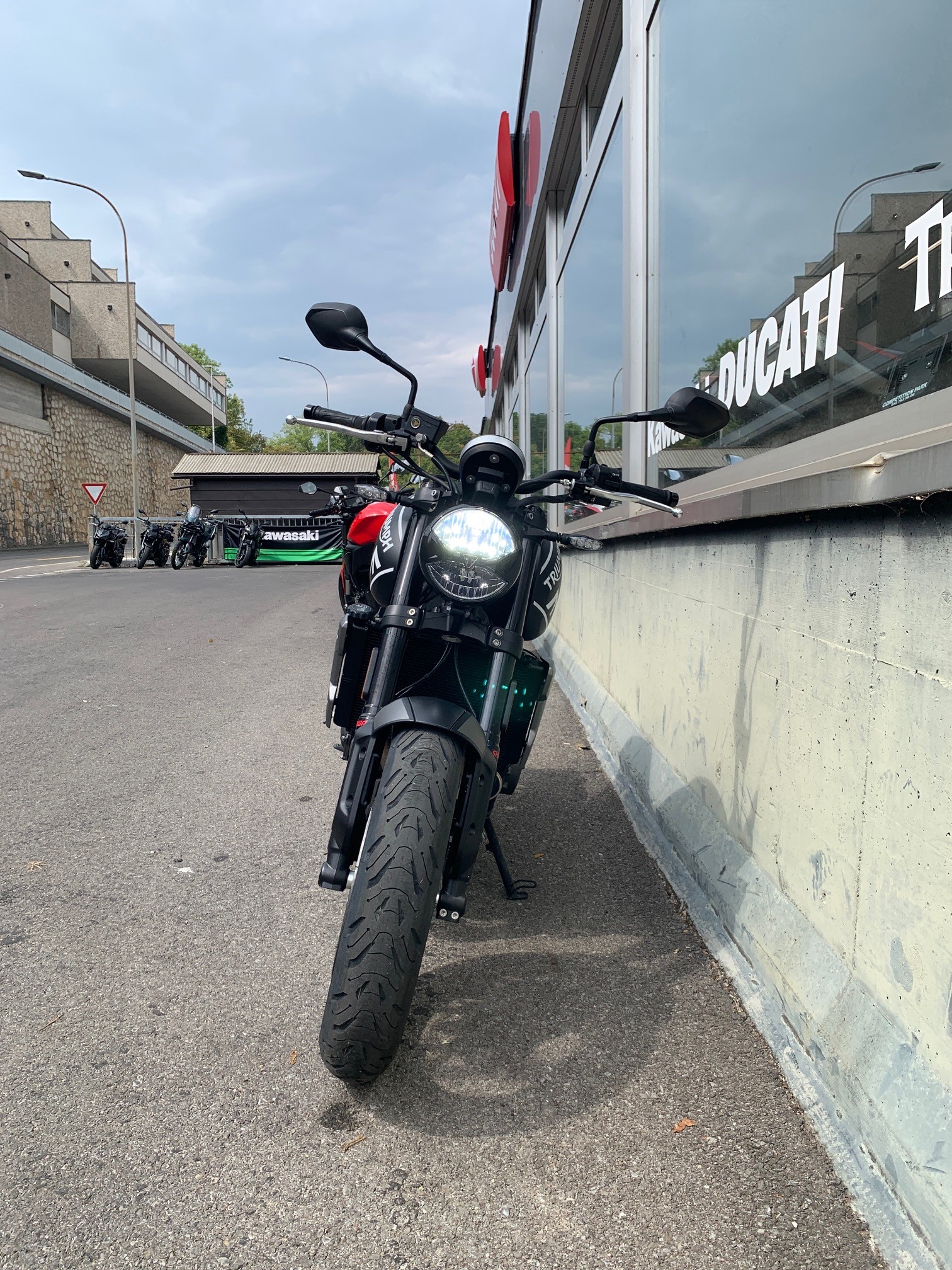 TRIUMPH Trident 660-image-2