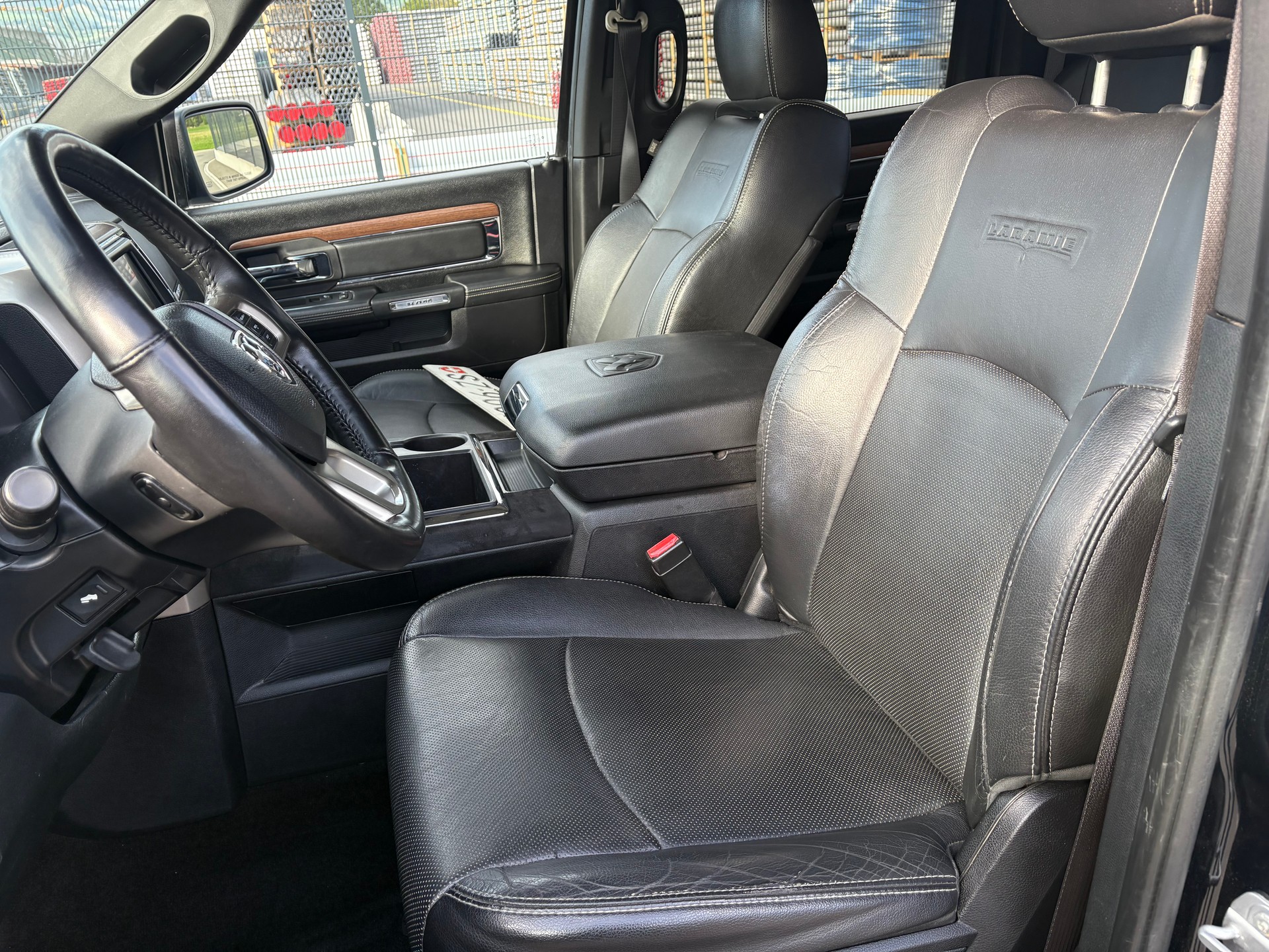 DODGE RAM 1500 Crewcab Laramie-image-12