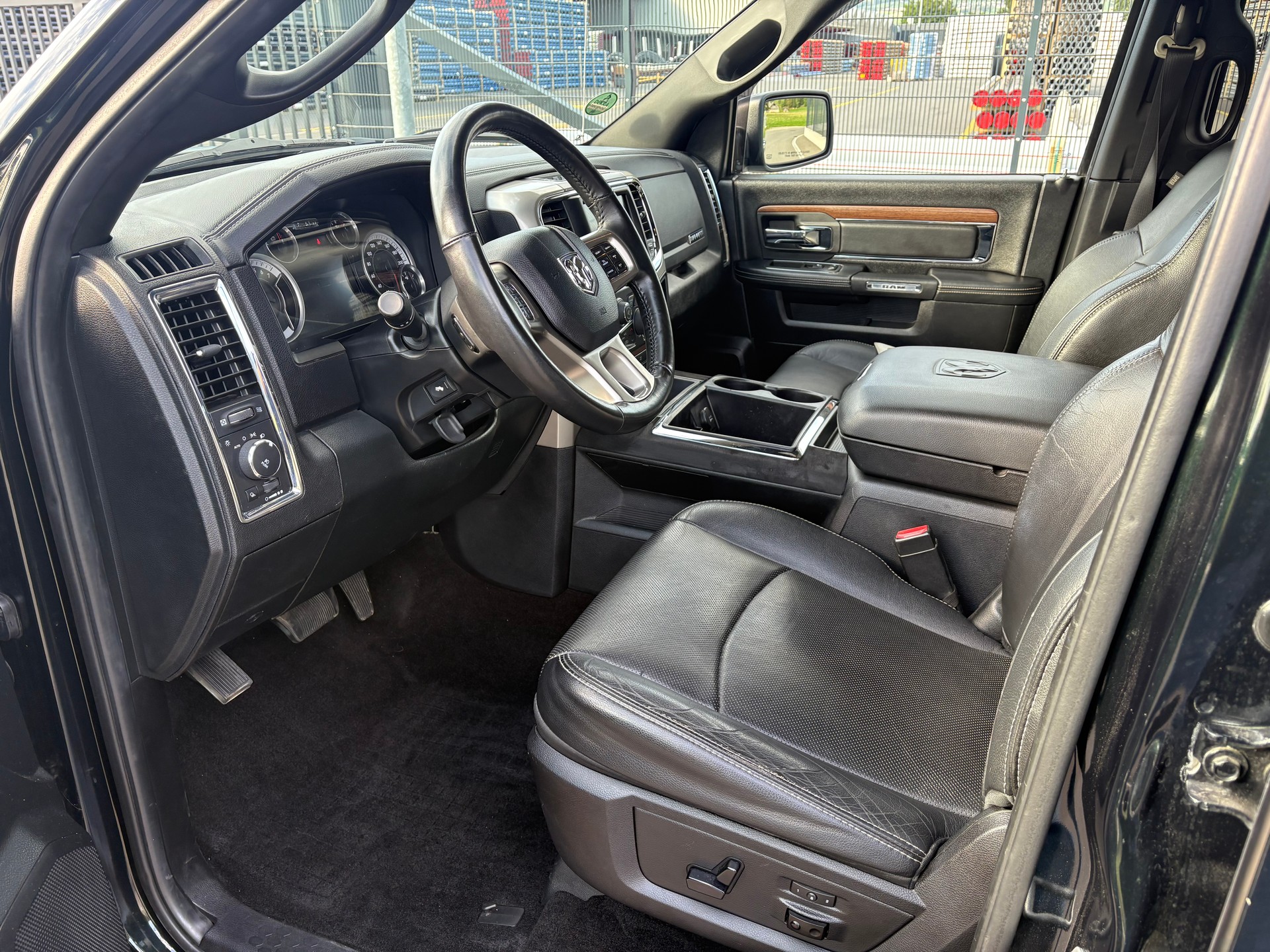 DODGE RAM 1500 Crewcab Laramie-image-11