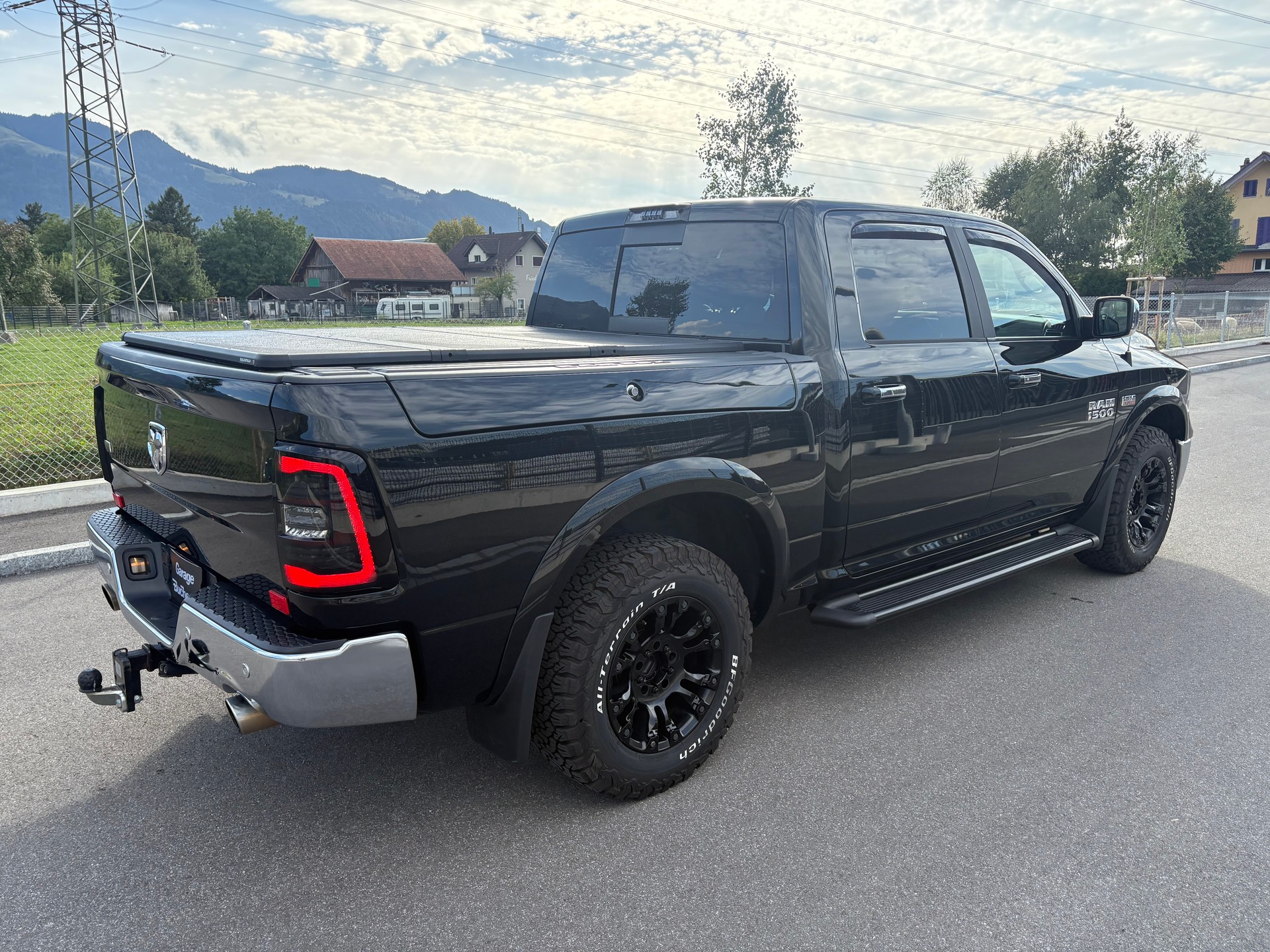 DODGE RAM 1500 Crewcab Laramie-showroom-element-1