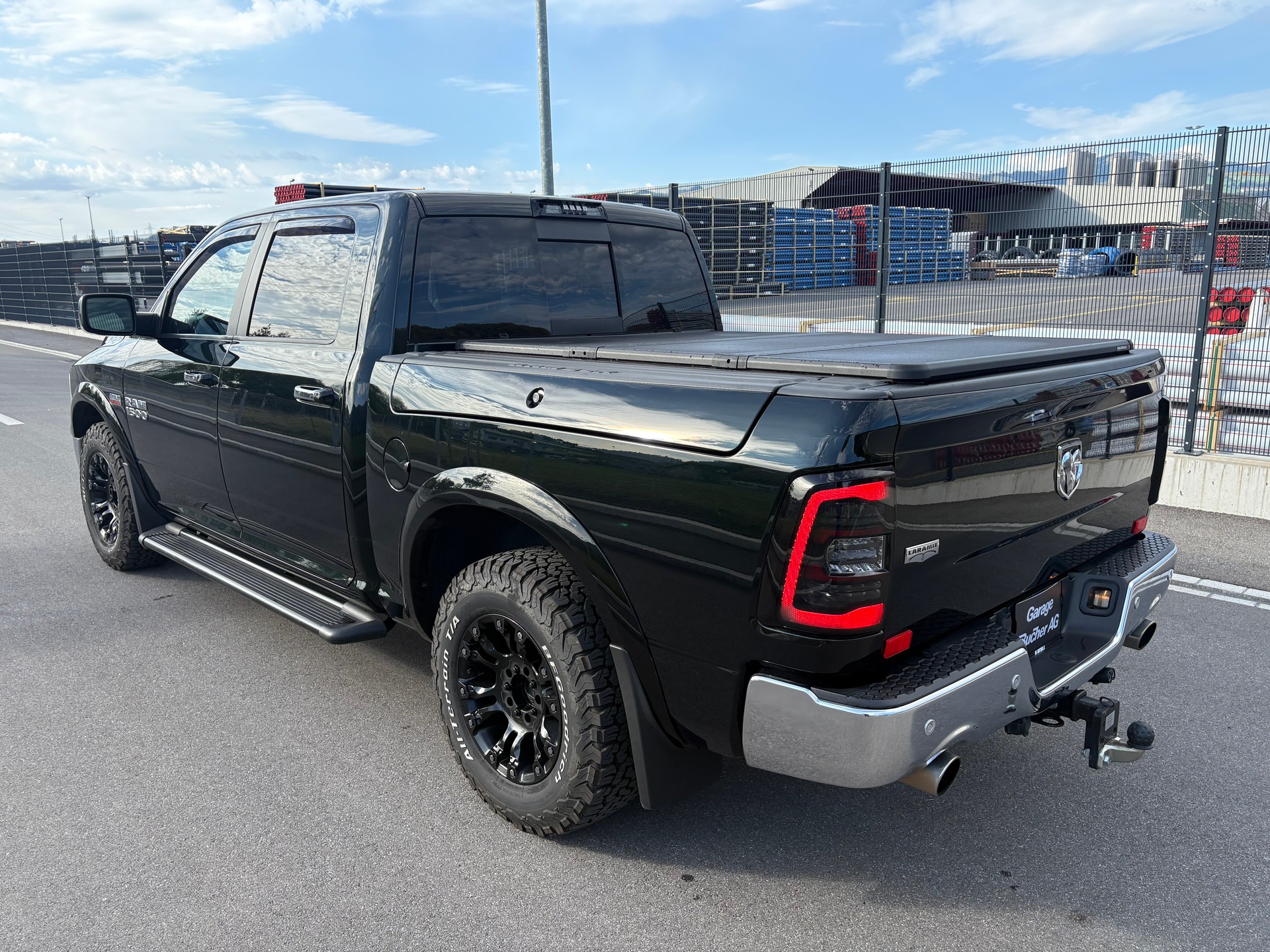 DODGE RAM 1500 Crewcab Laramie-showroom-element-3