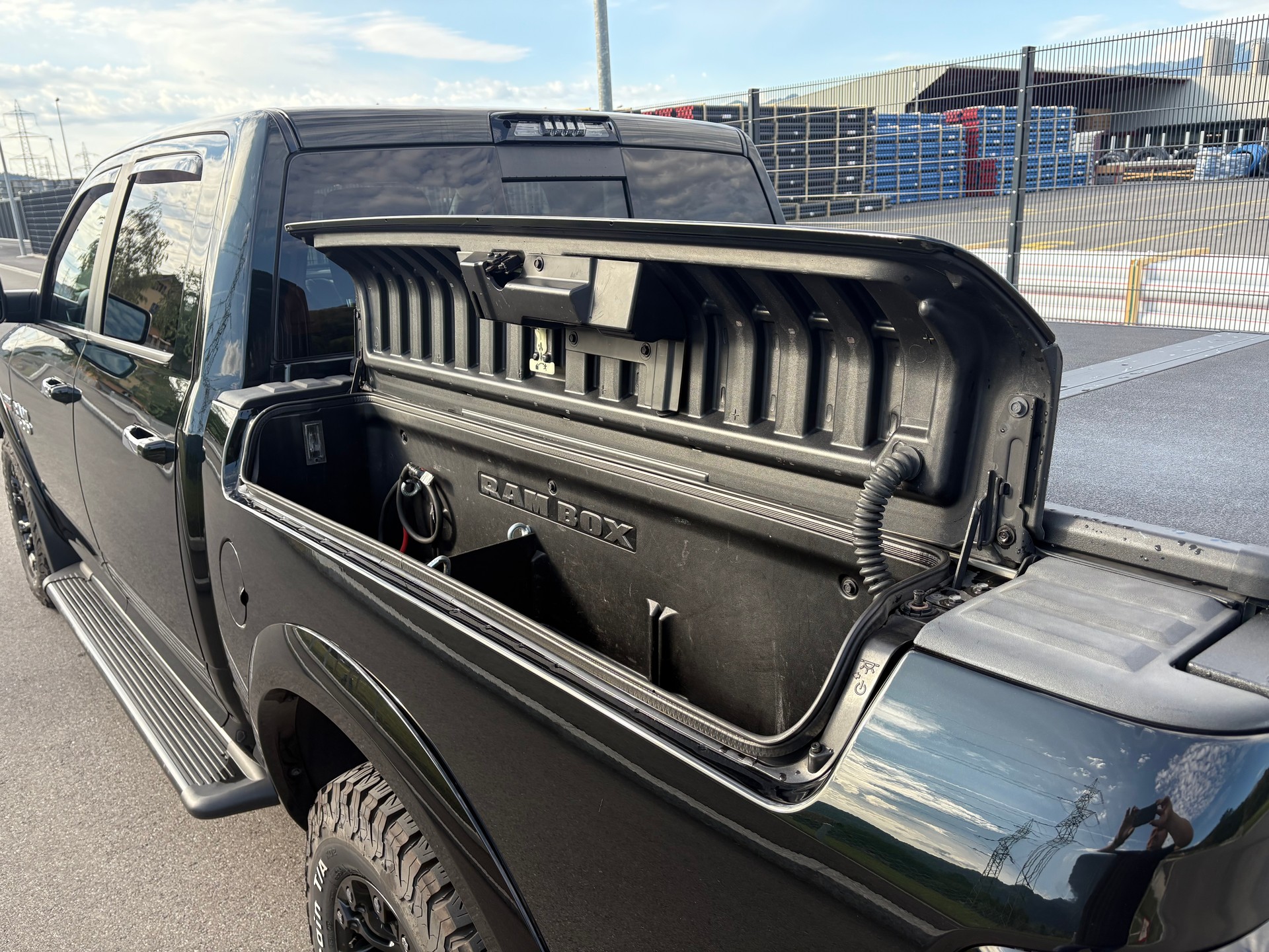 DODGE RAM 1500 Crewcab Laramie-image-6