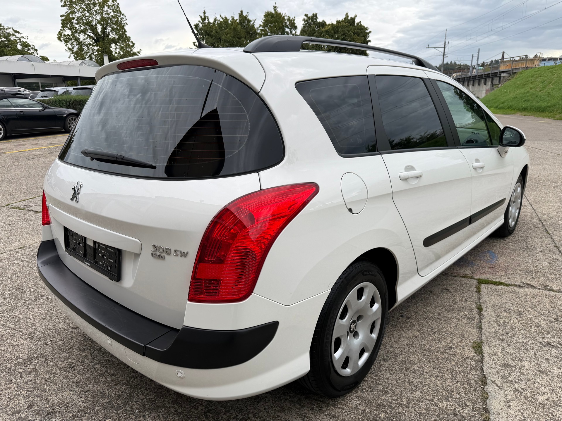 PEUGEOT 308 SW 1.6 HDI Access EGS6-image-4