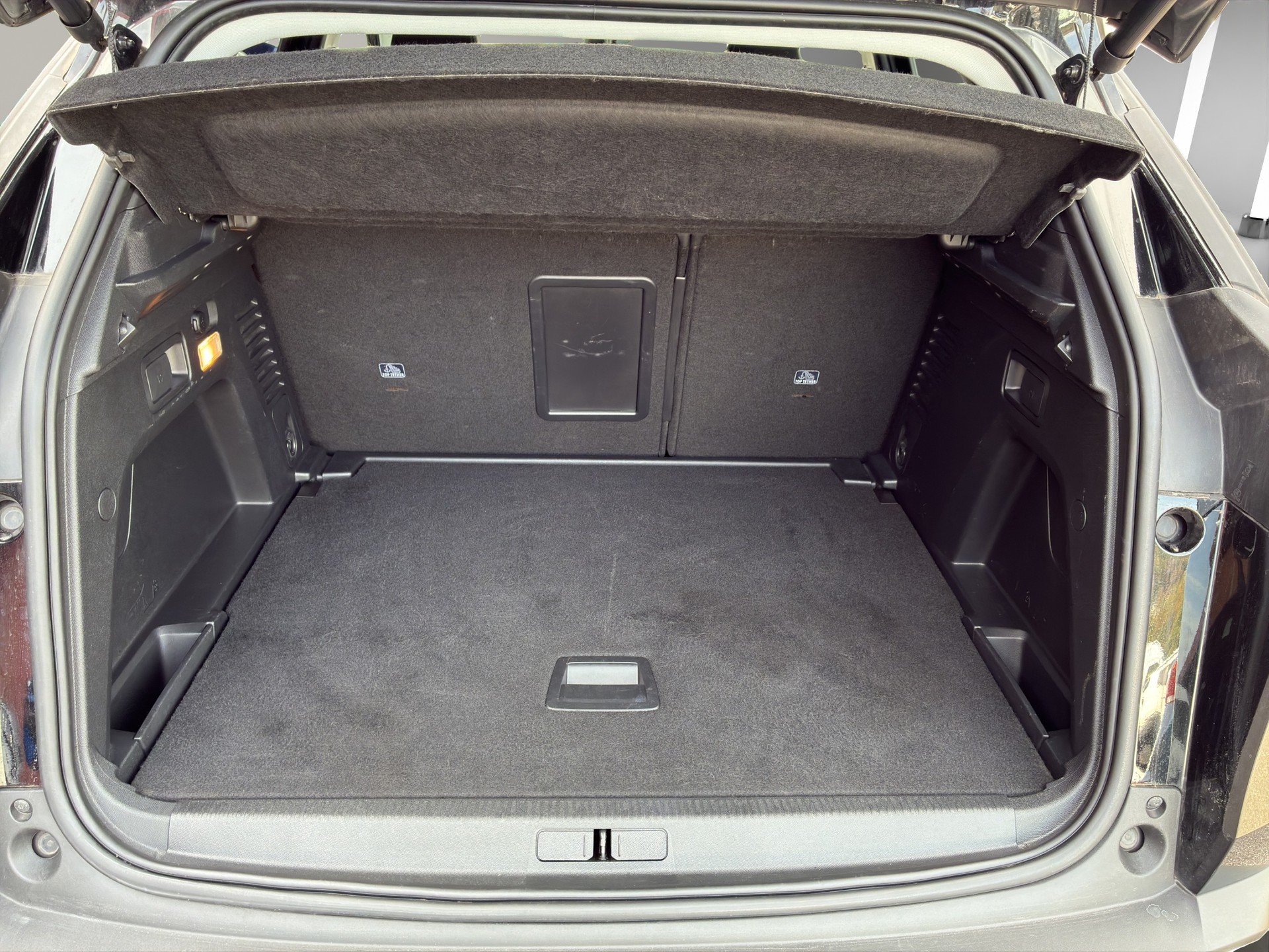 PEUGEOT 3008 1.2 PureTech Allure Pack EAT8-image-17