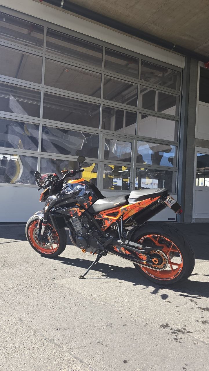 KTM 890 Duke GP-image-4