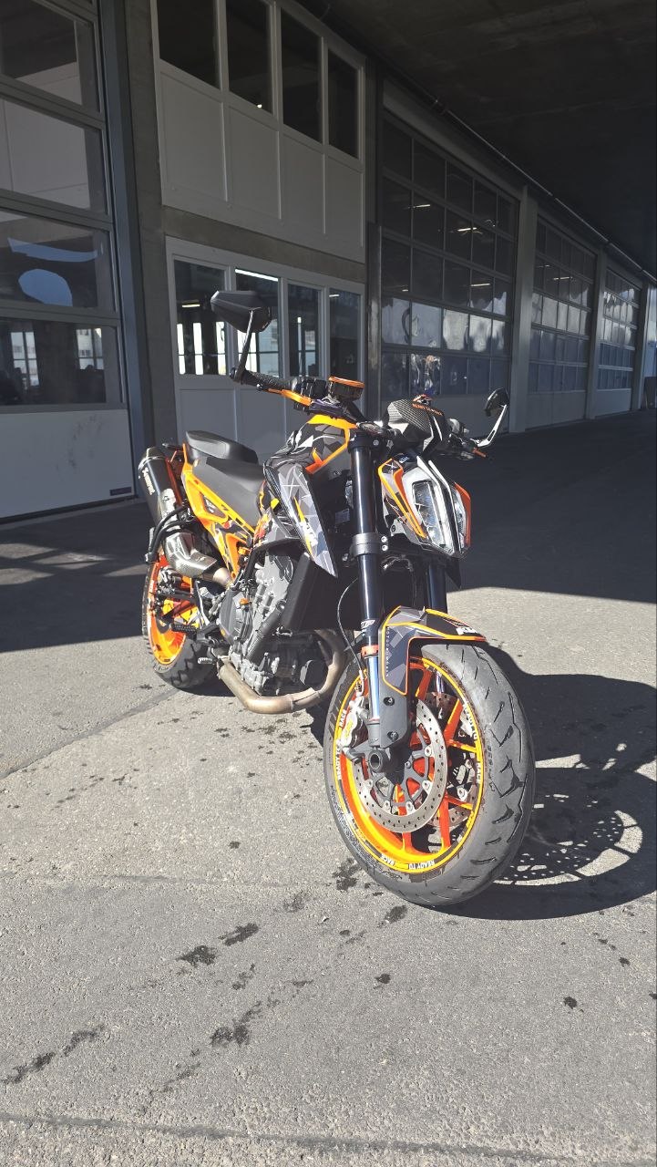 KTM 890 Duke GP-image-1