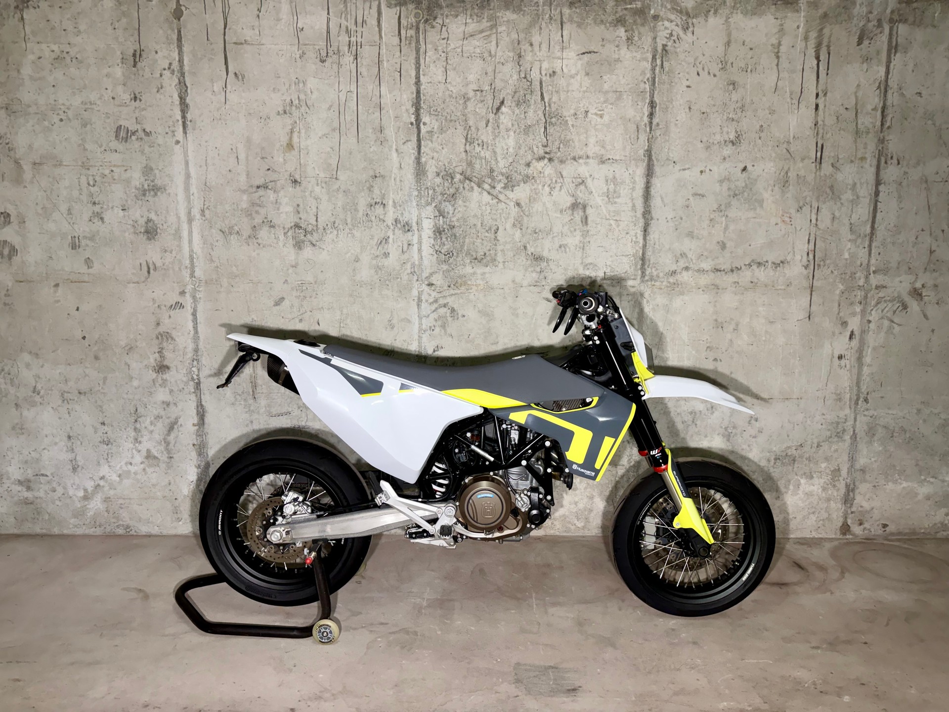 HUSQVARNA 701 Supermoto (35kW)-image-1