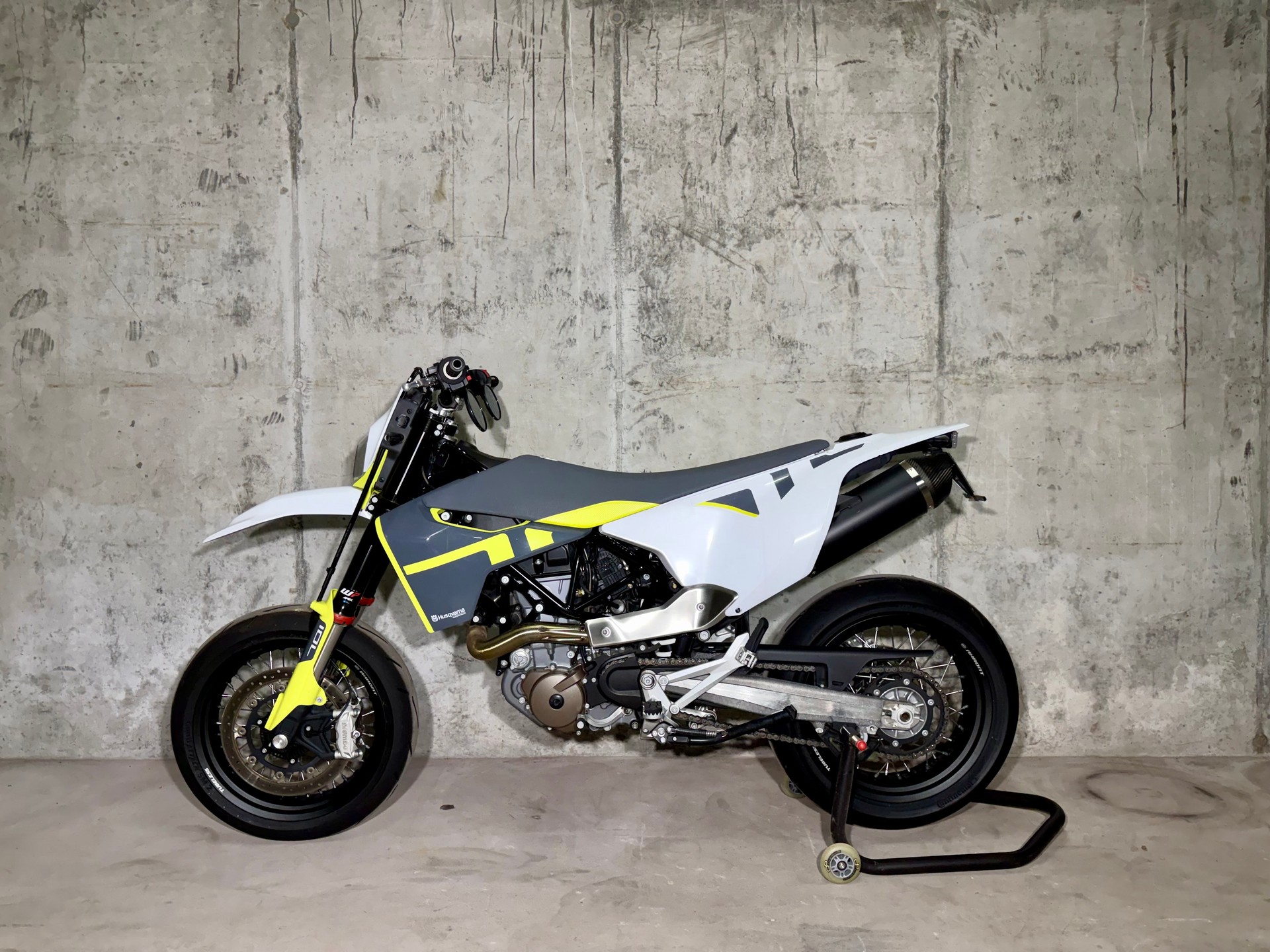HUSQVARNA 701 Supermoto (35kW)-image-2