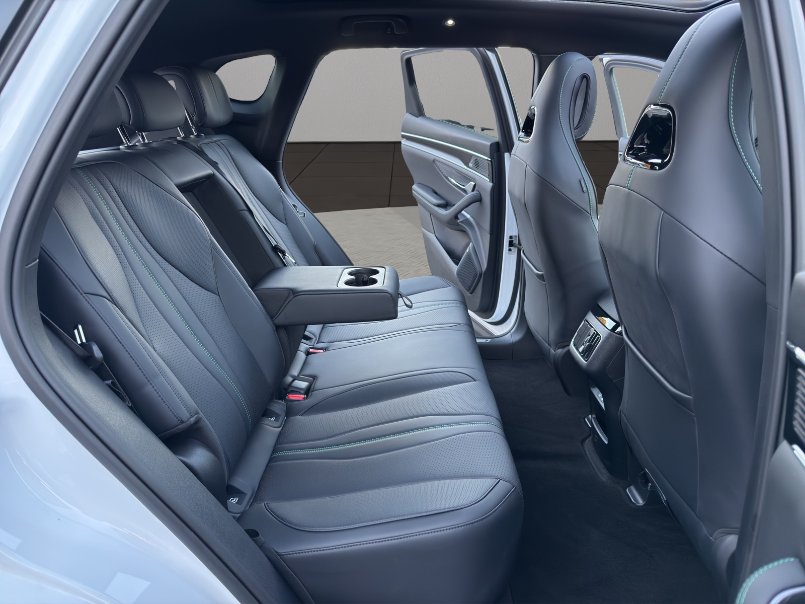BYD Seal U DM-i Design AWD-image-17