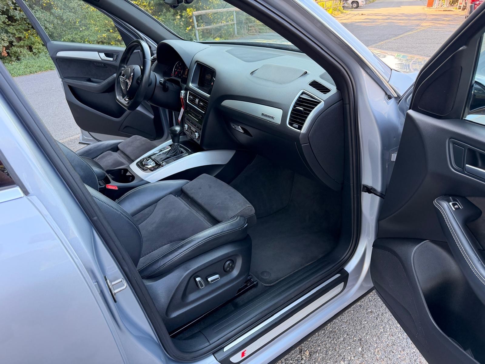 AUDI Q5 3.0 TDI clean quattro S-tronic-image-12