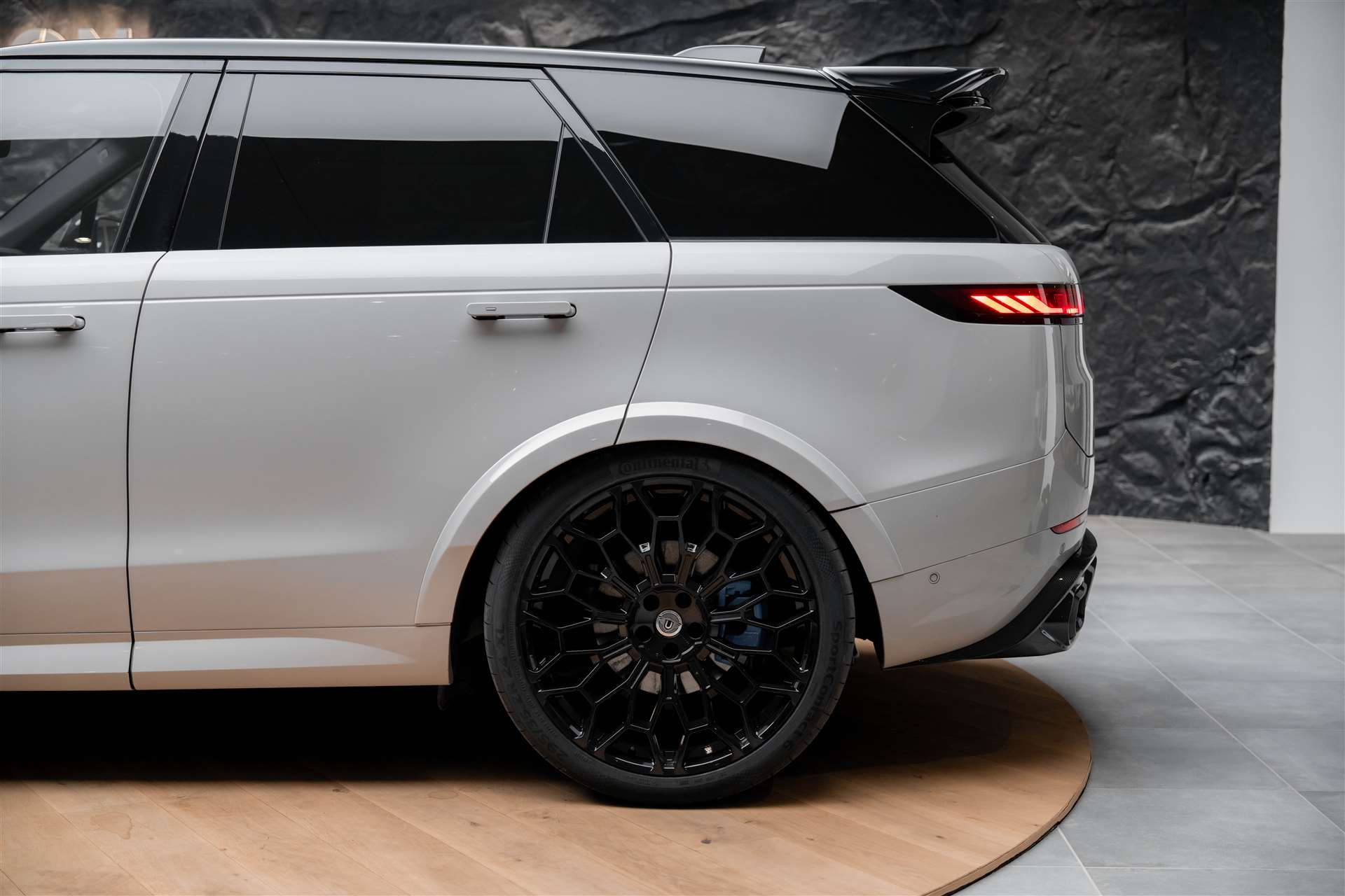 LAND ROVER Range Rover Sport D300 3.0 TD6 MHEV Dynamic SE Automatic *URBAN *24" Felgen*Werksgarantie*-image-19