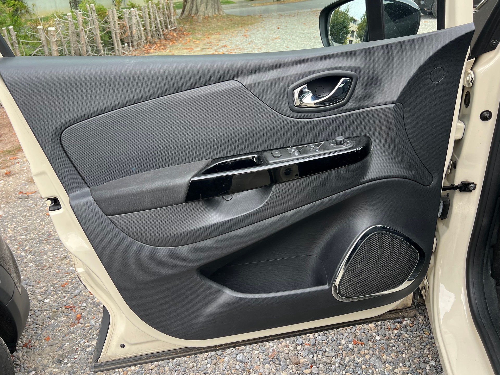 RENAULT Captur 1.2 T 16V Privilège EDC-image-14