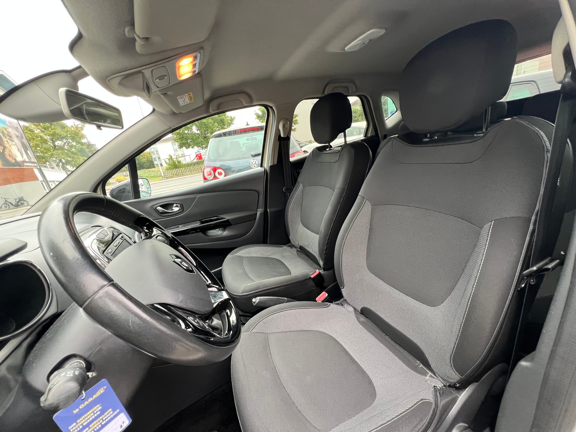 RENAULT Captur 1.2 T 16V Privilège EDC-image-8