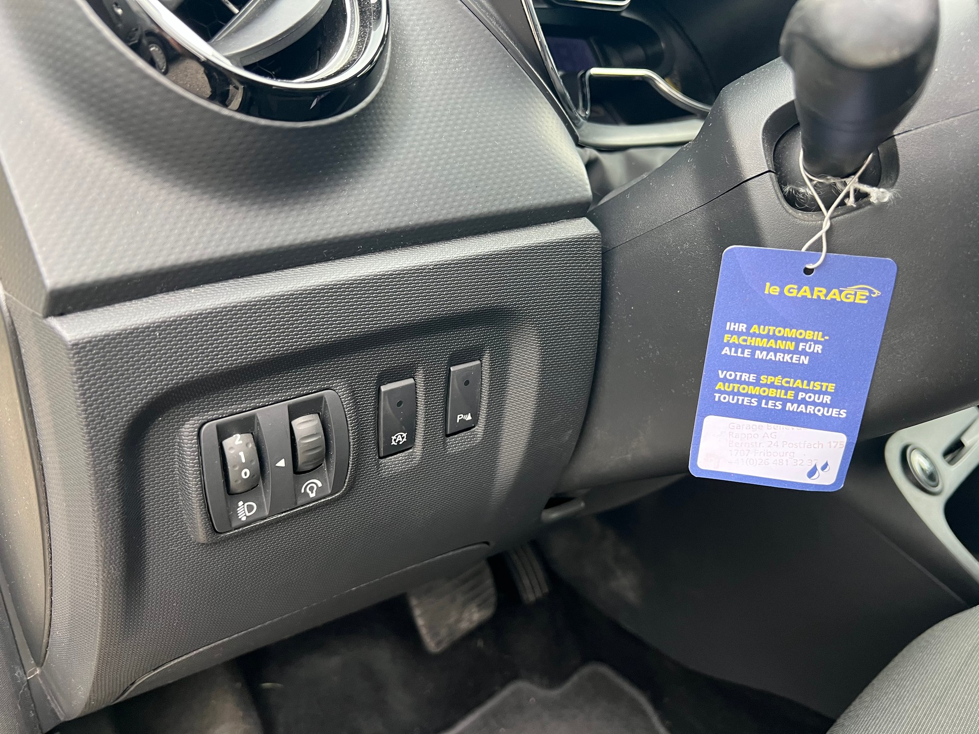 RENAULT Captur 1.2 T 16V Privilège EDC-image-15